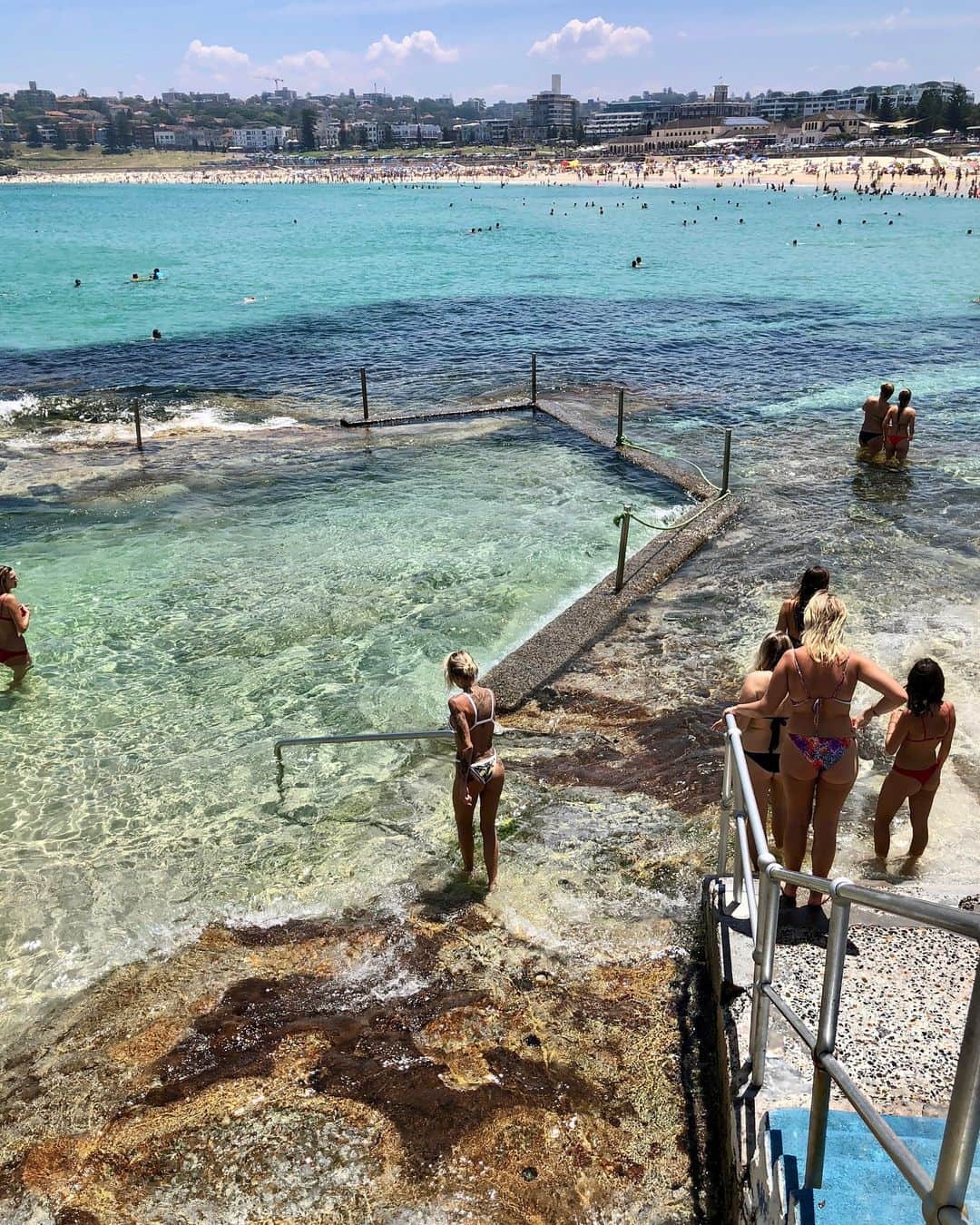 ティナ・ルイーズのインスタグラム：「Bondi 🇦🇺」