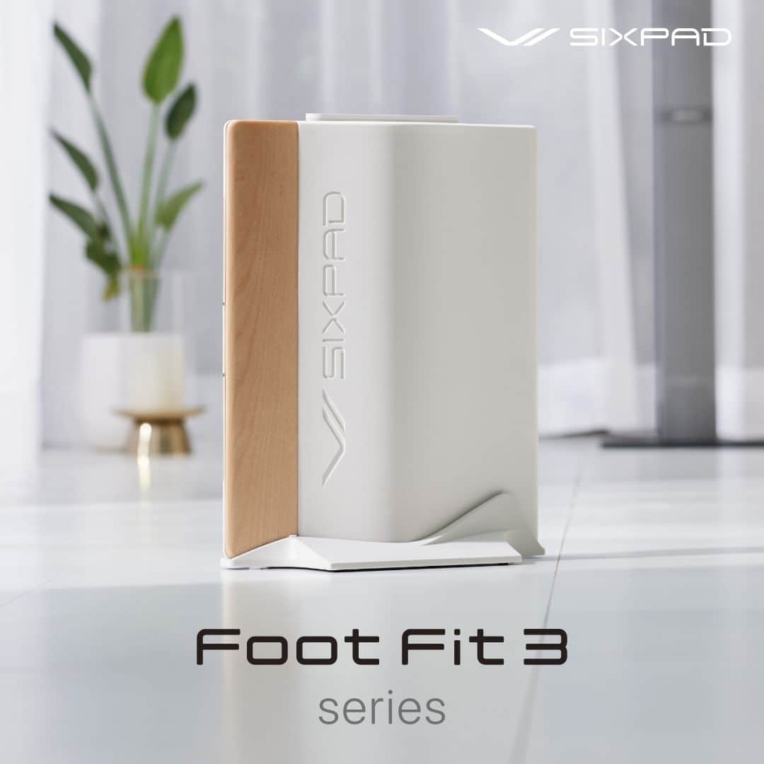 SIXPADのインスタグラム：「＼【本日発売】SIXPAD Foot Fit新モデル／  2018年の発売以来ご好評をいただき、 累計出荷台数100万台※1を突破した「Foot Fit」シリーズから、デザインを一新し機能をアップグレードした 「SIXPAD Foot Fit 3（シックスパッド フットフィット3）」、 天然木を使用し、足元をじんわり温めるヒーター機能を搭載したプレミアムモデル「SIXPAD Foot Fit 3 Heat（シックスパッド フットフィット3 ヒート）」が新登場。  従来モデルより時間が短縮された 1日1回15分のトレーニング・プログラムで、 座ったまま足を乗せることで、お好きなときに手軽に、 歩行で使う足の筋肉を鍛えることができます。  専用アプリ「SIXPAD Health Coach（シックスパッド ヘルスコーチ）」※2に登録すると、 家族間でトレーニングの利用状況が確認できます※3。  トレーニングをより続けやすく、より安心できるものに。 人生100年時代を、新しいFoot Fitと共に歩みましょう。  ※1 2018年10月～2023年9月 SIXPAD Foot Fitシリーズ累計出荷台数 ※2 ご利用にあたっては、ダウンロードが必要になります。 アプリの利用料は無料ですが、ダウンロードやご利用時にかかるパケット通信料はお客様のご負担となります。 ※3 2023年12月下旬実装予定  #SIXPAD #シックスパッド #フットフィット #FootFit3 #FootFit3Heat #EMS #ながらトレーニング #おうちトレーニング #筋トレ #トレーニング #フィットネス #健康 #セルフケア #新発売 #人生100年時代 #健康増進機器 #QOL #ヘルスケア」