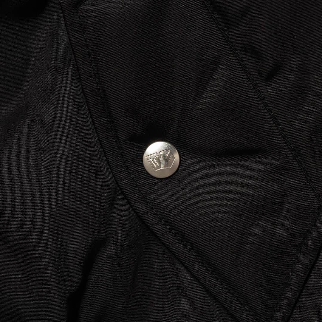 HUMAN MADEさんのインスタグラム写真 - (HUMAN MADEInstagram)「“FLIGHT JACKET” will be available at 25th November 11:00 am (JST) at Human Made Online Store and Otsumo plaza.   11月25日AM11時より、”FLIGHT JACKET” が HUMAN MADE のオンラインストア および OTSUMO PLAZAにて発売となります。  グラフィックアーティストVERDYのプロジェクトWasted Youthのフライトジャケット。腕部分の切り替えとブランドを代表するリボンロゴが特徴です。  Produced by graphic artist Verdy, Wasted Youth's flight jacket. It features a switch at the arms and the brand's signature ribbon logo.」11月24日 11時36分 - humanmade
