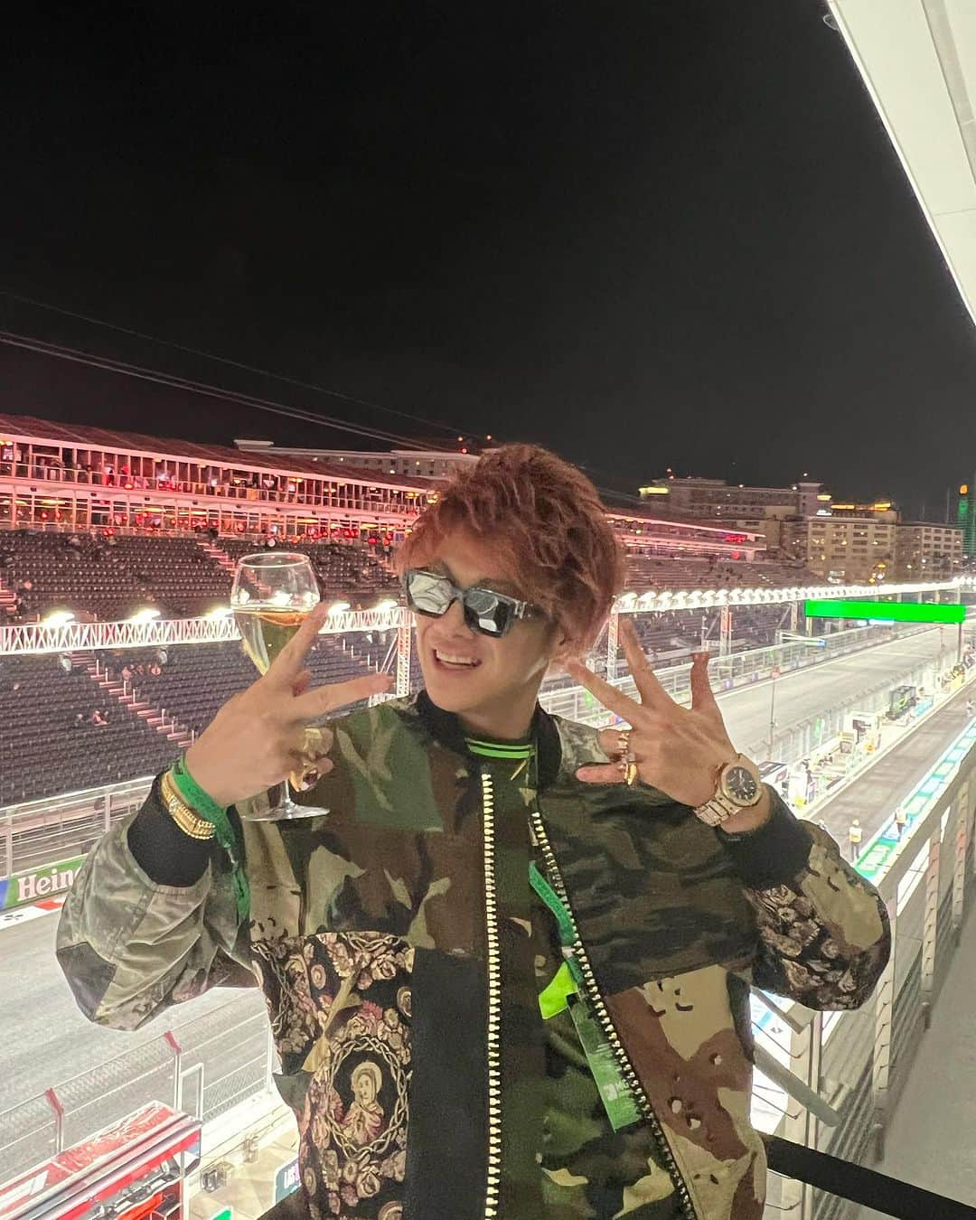 TOMOROさんのインスタグラム写真 - (TOMOROInstagram)「ラスベガスのＦ１に、VVIPご招待されて行ってきたよ🏎️✨  I was invited to F1 in Las Vegas as a VVIP🏎️✨  @f1 @f1lasvegas   #LasVegas #F1 #ラスベガス #TOMORO #japaneserapper」11月24日 11時37分 - tomoro_king6666