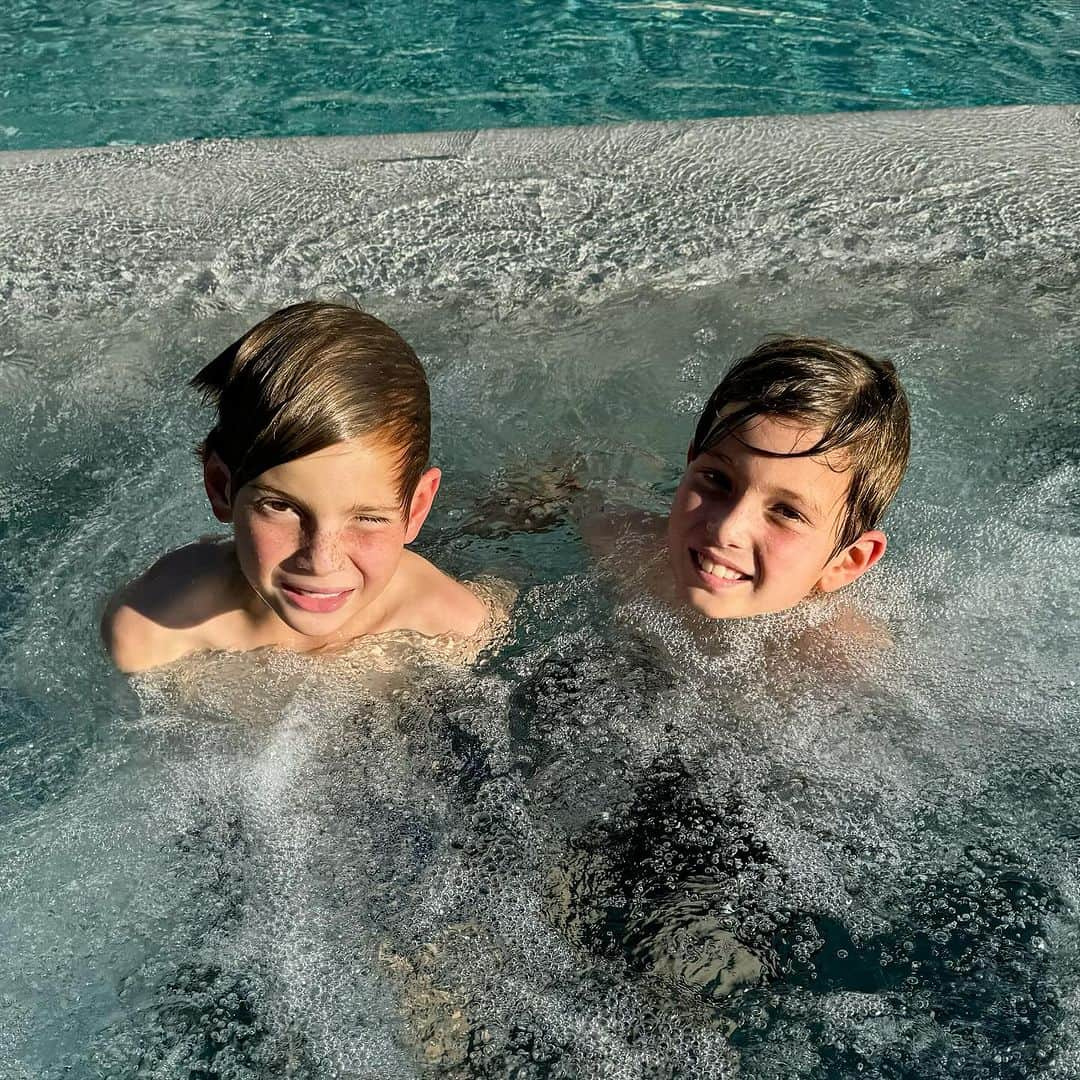 イヴァンカ・トランプさんのインスタグラム写真 - (イヴァンカ・トランプInstagram)「Night swim with these turkeys !   Happy Thanksgiving 🍁🍂🦃」11月24日 11時51分 - ivankatrump