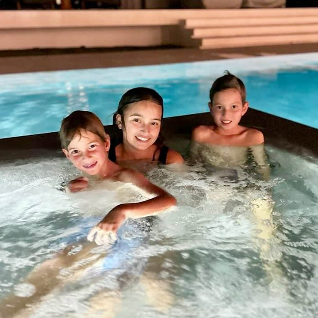 イヴァンカ・トランプさんのインスタグラム写真 - (イヴァンカ・トランプInstagram)「Night swim with these turkeys !   Happy Thanksgiving 🍁🍂🦃」11月24日 11時51分 - ivankatrump