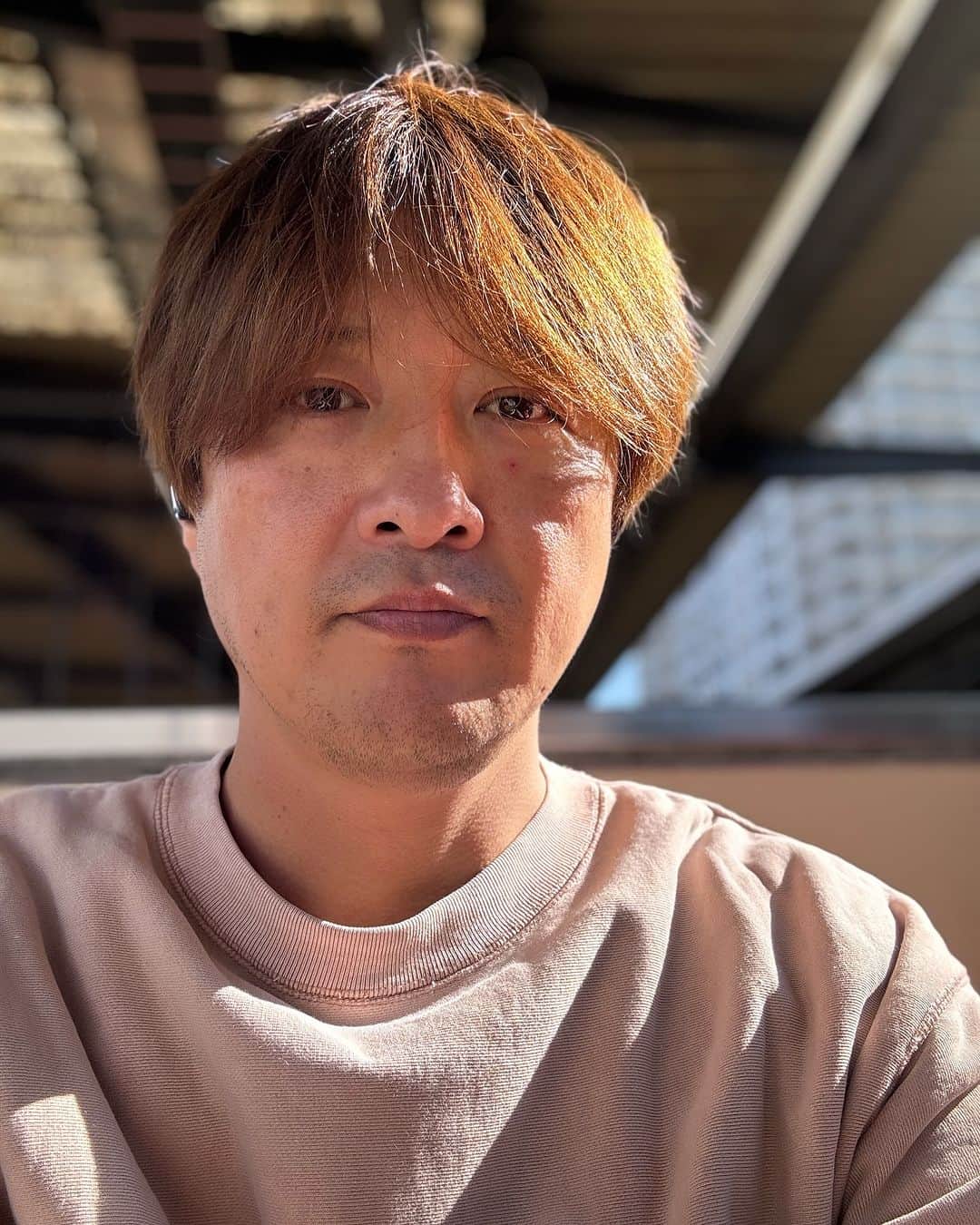 酒井一圭のインスタグラム：「【努力🐴♨️】  楽しんできたよ だけど それだけじゃ こうはならんのよ  笑われてきた  これからも あいつは なんなんだ？ りかいできん！ 指差されて 笑われていたい  だから 努力です それしかないですよ  私の 全ては 意図的に 人工的に 作為的に できています  私を見て あなたには 努力に 映らないでしょ？  あれやりたい これやりたい 出会いたい  努力で 精度を高める  才能やら 何もないからこそ 継続集中できた  今日 その努力が 報われるんです  よくやったな 酒井一圭  応援してくれた皆さん 笑ってくれた皆さん ありがとう  来年、報告できます😊」