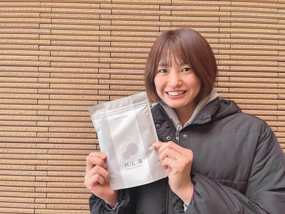 熊本比奈のインスタグラム：「. 最近ハマってる入浴剤!!  H.L.B様より 重炭酸入浴剤をご提供頂き 毎日使ってます♪  長期戦が続くので、遠征にも持っていき @h.l.b_official で体を癒します!!  #重炭酸入浴剤」