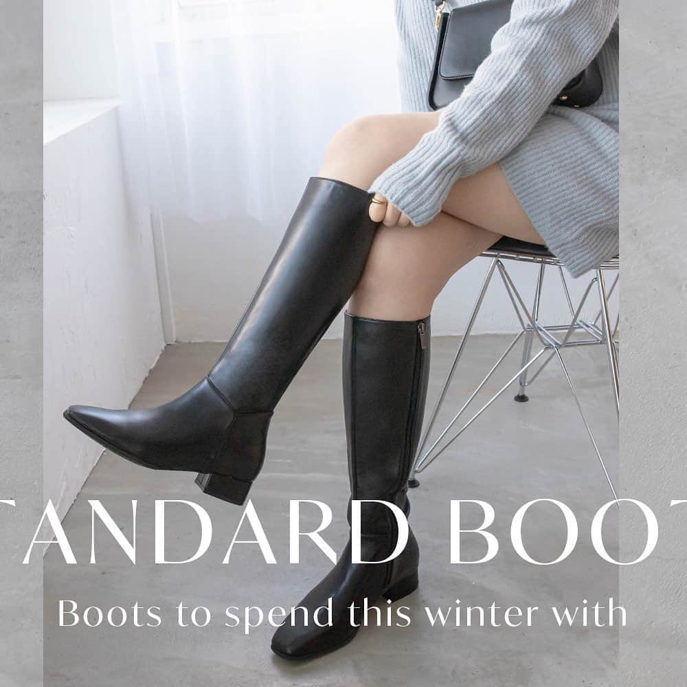 RANDAのインスタグラム：「. 【THE STANDARD BOOTS】   この冬をともに過ごす大切な定番ブーツ。 履き心地はもちろん、どんなコーディネートにも合わせやすい そんなアイテムをピックアップ✨  ──────────  晴雨兼用 スクエアトゥロングブーツ （KA32131）15,950 yen 店舗・オンラインストアで発売中  ──────────  ※詳細は @randa_pic プロフィールURLよりご覧ください！   #RANDA #RANDA20th #2023aw #autumn #wintter #ロングブーツ #ローヒールブーツ #ブーツコーデ #秋冬コーデ #wintercoordinate #instafashion #fashion #ootd #ランダ #ファッション #スタイリング」