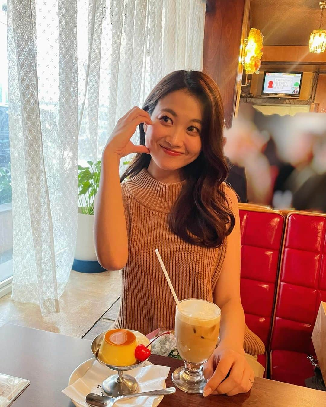 坂本遥奈さんのインスタグラム写真 - (坂本遥奈Instagram)「大好きなななみぃと♡ らんち〜カフェした日☕️🫶  会って話するたびに更に大好きになる存在🙈 似たもの同士って言われること多いけど🤣  尊敬するとこばっかりなの…♡  笑いのツボが似てて話してる時 ずっと笑ってると思いきや、、  「長い間活動本当よく頑張っててすごいね…😭」って 急に感動して涙流し出した時はいい人すぎて 笑っちゃったよ🥹  もう最高🥹✨  ななみぃといると時間があっとゆーま！ 出会わせてくれた番組に感謝です🫶  喫茶ボンボンは外観、店内がレトロで すごく可愛いし🎂🫶  ケーキもとても美味しかった✨ みんなおすすめだよ〜♪行ってみてねっ☕️  #TEAMSHACHI#坂本遥奈 #japanesegirl#japan##japanese #japanesestyle#japaneseidol#idol#fyp#instagood#instafashion #instalike #japan#名古屋カフェ#高岳カフェ#ボンボン」11月24日 22時46分 - haruna_sakamoto_official