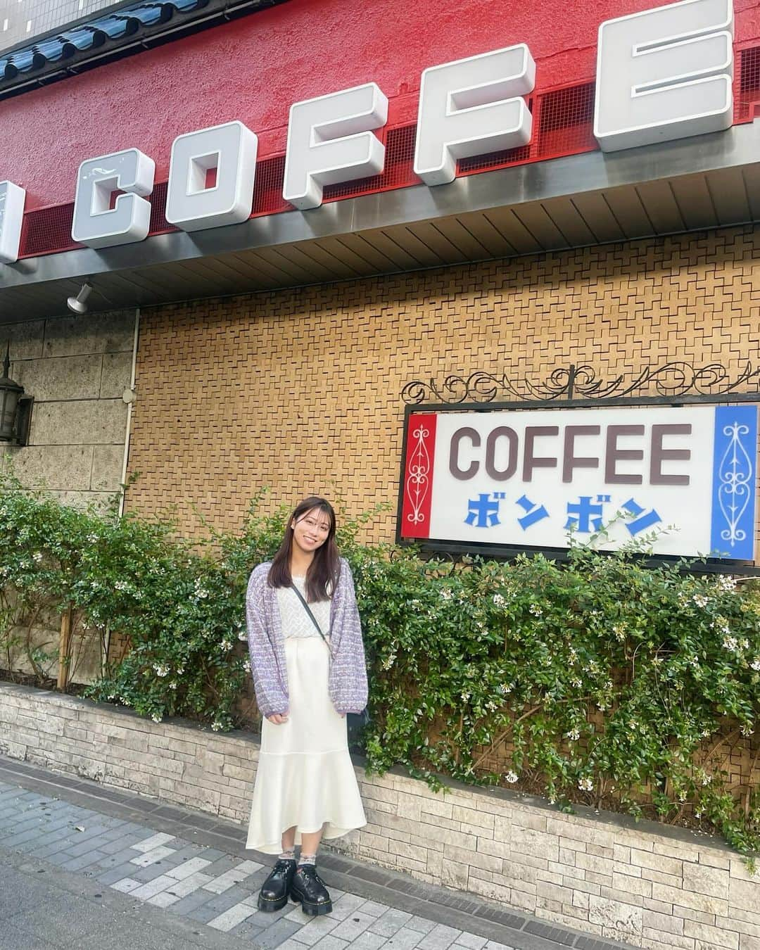 坂本遥奈さんのインスタグラム写真 - (坂本遥奈Instagram)「大好きなななみぃと♡ らんち〜カフェした日☕️🫶  会って話するたびに更に大好きになる存在🙈 似たもの同士って言われること多いけど🤣  尊敬するとこばっかりなの…♡  笑いのツボが似てて話してる時 ずっと笑ってると思いきや、、  「長い間活動本当よく頑張っててすごいね…😭」って 急に感動して涙流し出した時はいい人すぎて 笑っちゃったよ🥹  もう最高🥹✨  ななみぃといると時間があっとゆーま！ 出会わせてくれた番組に感謝です🫶  喫茶ボンボンは外観、店内がレトロで すごく可愛いし🎂🫶  ケーキもとても美味しかった✨ みんなおすすめだよ〜♪行ってみてねっ☕️  #TEAMSHACHI#坂本遥奈 #japanesegirl#japan##japanese #japanesestyle#japaneseidol#idol#fyp#instagood#instafashion #instalike #japan#名古屋カフェ#高岳カフェ#ボンボン」11月24日 22時46分 - haruna_sakamoto_official