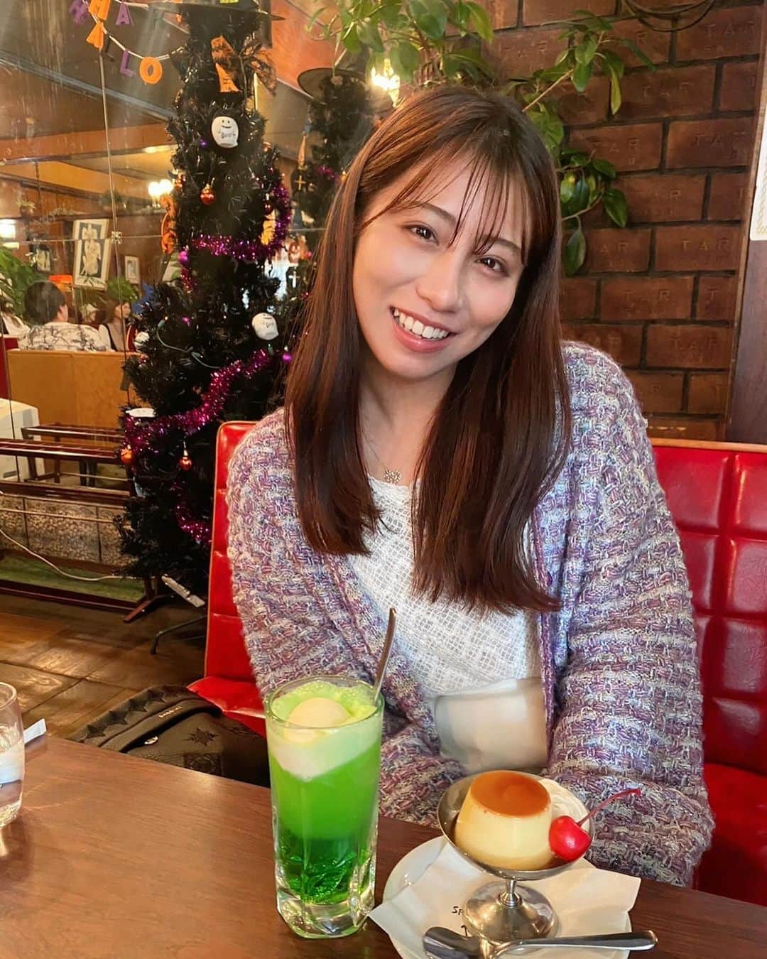 坂本遥奈さんのインスタグラム写真 - (坂本遥奈Instagram)「大好きなななみぃと♡ らんち〜カフェした日☕️🫶  会って話するたびに更に大好きになる存在🙈 似たもの同士って言われること多いけど🤣  尊敬するとこばっかりなの…♡  笑いのツボが似てて話してる時 ずっと笑ってると思いきや、、  「長い間活動本当よく頑張っててすごいね…😭」って 急に感動して涙流し出した時はいい人すぎて 笑っちゃったよ🥹  もう最高🥹✨  ななみぃといると時間があっとゆーま！ 出会わせてくれた番組に感謝です🫶  喫茶ボンボンは外観、店内がレトロで すごく可愛いし🎂🫶  ケーキもとても美味しかった✨ みんなおすすめだよ〜♪行ってみてねっ☕️  #TEAMSHACHI#坂本遥奈 #japanesegirl#japan##japanese #japanesestyle#japaneseidol#idol#fyp#instagood#instafashion #instalike #japan#名古屋カフェ#高岳カフェ#ボンボン」11月24日 22時46分 - haruna_sakamoto_official