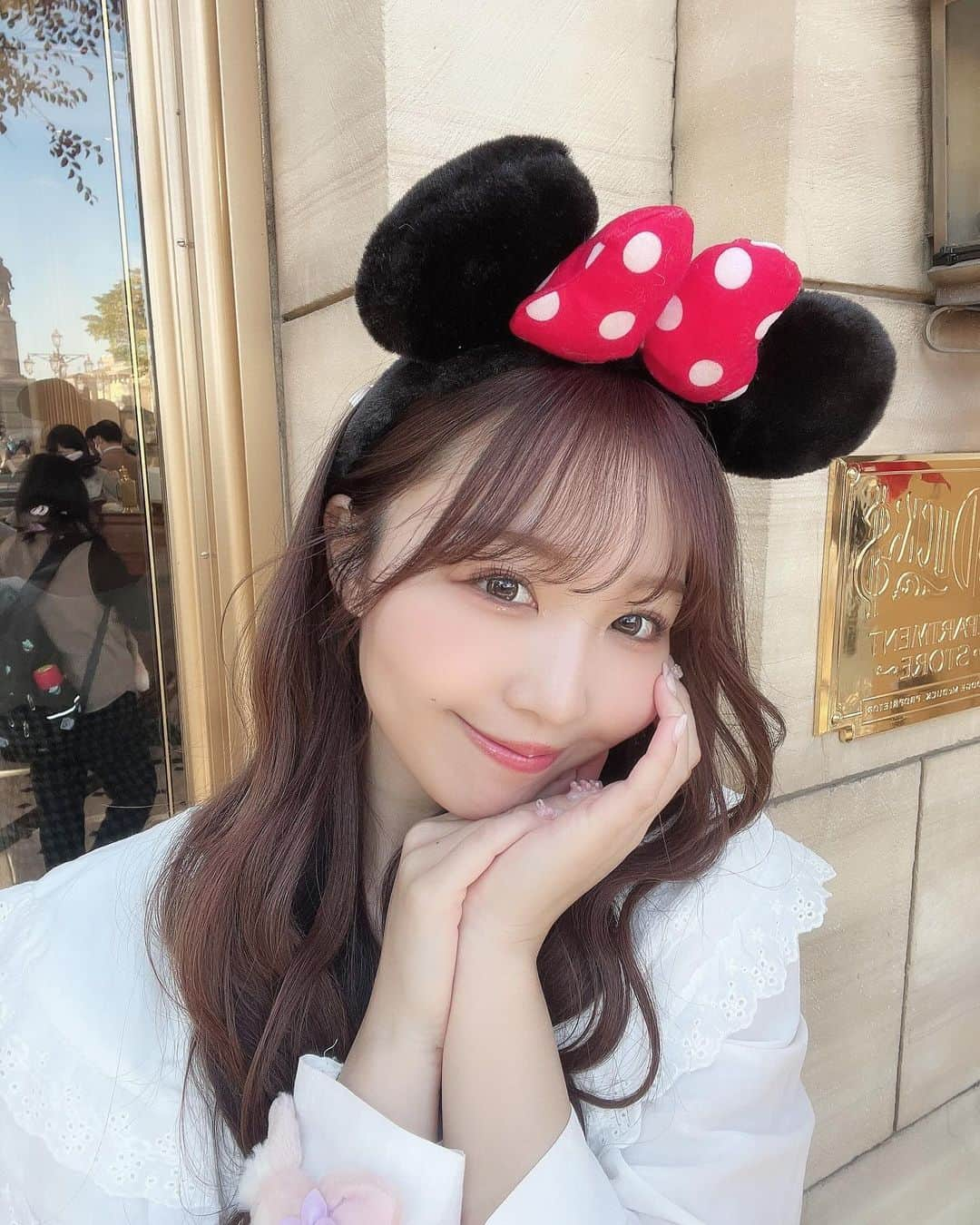 夏井さらのインスタグラム：「🐭❣️  メンバーとディズニーシーに♡  1日中笑いっぱなしで楽しかったな~~💐  ツイードのキャミワンピクリスマスにぴったりと思ってゲットしたのだけど大正解🪄  身長的にLかな~と思って買ったけどとっても大きかったからいつものサイズで良いと思う！＾＾  onepiece:@shein_japan  (🔎6613697) coupon code: BFJP091  bag: @epineofficial   . . . #フレンチガーリー #フレンチガーリーコーデ #ディズニーシー #クリスマスディズニー #SHEIN #SHEINforAll #pr  #SHEINblackfriday #SHEINGoodFinds #loveshein #saveinstyle #リーナベル」