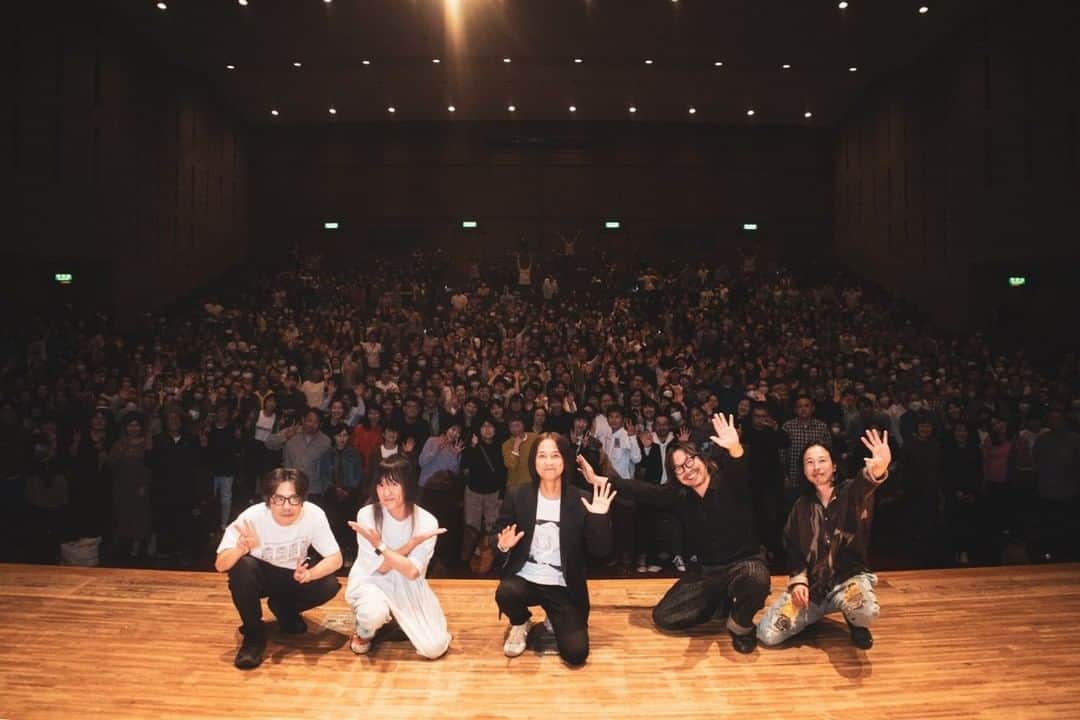 高野寛のインスタグラム：「Baton & Session、 呆れるくらいの小春日和に、 始めから終わりまで 音と個性がピッカピカに光ってた。 みんなに会えて、音で遊んで、 本当に楽しかった。 これからも、遊ぼう pics by 渡邉隼 @hayatowatanbe」