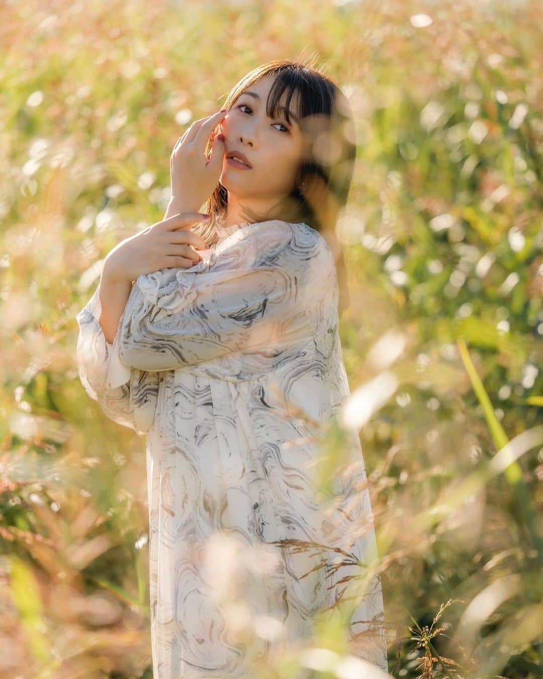 佐々木晴花さんのインスタグラム写真 - (佐々木晴花Instagram)「・ ・ ポートレート📷🍁🍂🦔🍁🍂🤎 ・ photo: @suzume_works  - ̗̀ 𝚃𝚑𝚊𝚗𝚔 𝚢𝚘𝚞 ̖́- ・ ・ ・ 心変わりの相手は私にしてみない？💎  《SNS》 🌻YouTube ⚫︎アラサーほろよい隊 （3人組グループチャンネル） ⚫︎甘々はるはるチャンネル（個人チャンネル） (ストーリーズハイライトから飛べます✈️）  🌻X  @ Haru2nrun 🌻TikTok  @ haru2n.run ・ ・ #佐々木晴花#はるはる#甘々はるはるチャンネル #女優#ダンサー#RIZINガール #ポートレート #ポートレート撮影 #秋ポートレート #秋コーデ #秋服コーデ #秋ポトレ #ポトレ女子  #写真 #写真部 #写真撮ってる人と繋がりたい  #被写体#被写体モデル #モデル撮影 #写真撮影」11月24日 21時14分 - haru2n.run