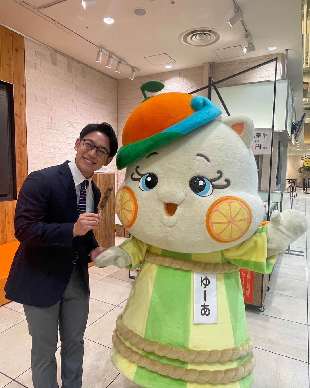 ABCテレビ「おはよう朝日です」さんのインスタグラム写真 - (ABCテレビ「おはよう朝日です」Instagram)「阪神梅田本店で開催中💫 全国の"うまいもん"が集まる イベントに行ってきました❗️  「日本のうまいもん×ふるさと納税」 ということで 北は北海道、南は沖縄から 13もの自治体の返礼品を 食べられるんです🍚  串焼きは ぷりぷりだけどあっさり🥩  ハンバーグは 旨味たっぷりジューシー🍖  本マグロはとろっとろ🍣  日本の"うまいもん"が ココにはたくさん❗️  27日(月)までやっているので 皆さんもこの週末に是非🏃‍♂️💨」11月24日 21時20分 - ohaasaofficial