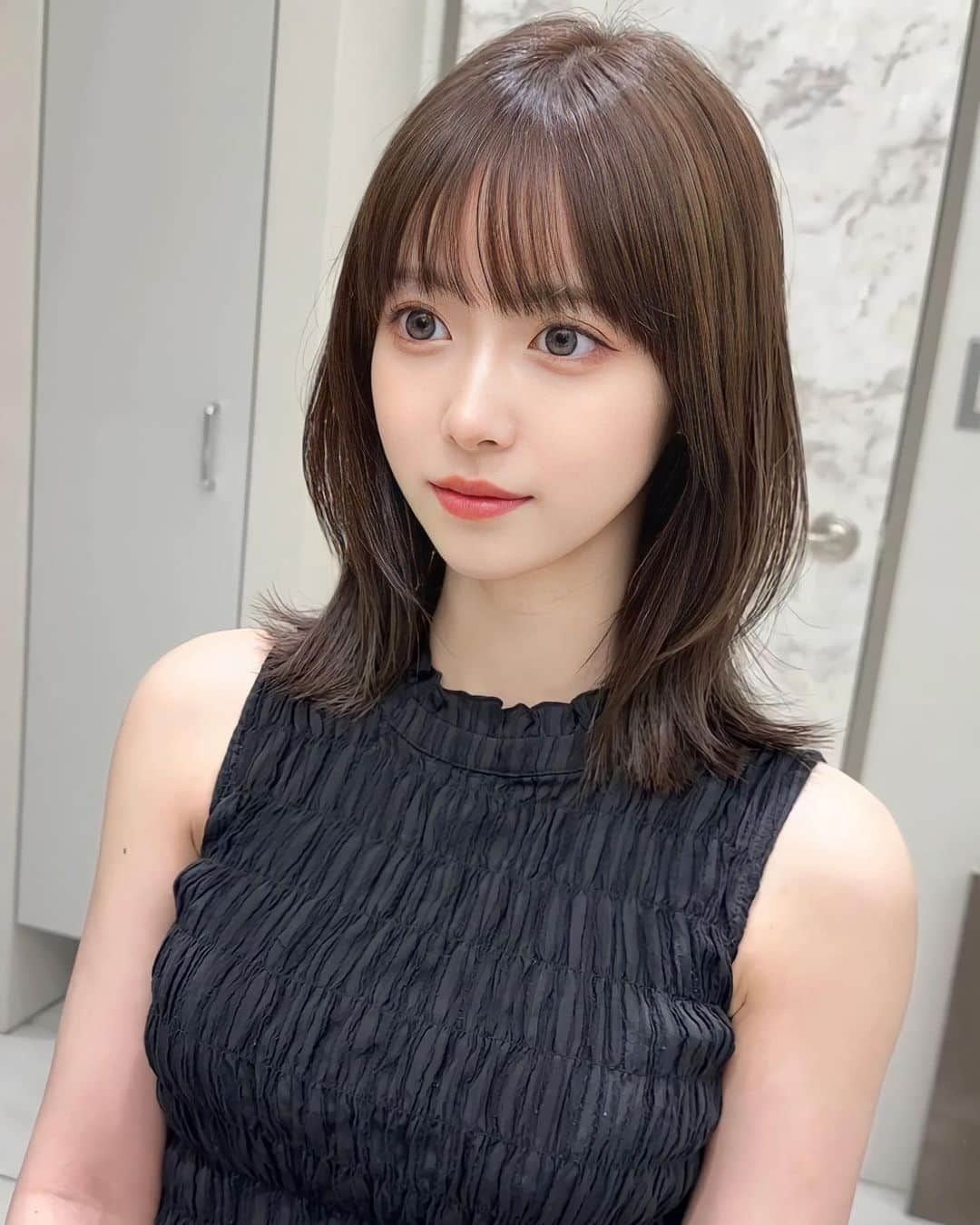 小西恭平のインスタグラム：「オーダー人気が高いナチュラルミディアムヘア✂︎✨  スタイリングが苦手な方でも簡単なので、おすすめです！  オーダーの際は画像を保存しご提示ください✨」