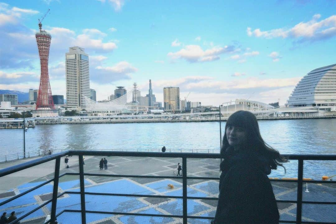 竹内彩姫さんのインスタグラム写真 - (竹内彩姫Instagram)「☺︎  24歳になりました🎂🤍  家族や友達、メンバー 会社の仲間、関係者の皆様 そして今もファンでいてくれる皆様 すごくたくさんの方から お祝いのメッセージをいただけて とても幸せな誕生日です😊  24歳も楽しみます✊🏻💭」11月24日 21時15分 - takeuchisaki_1124