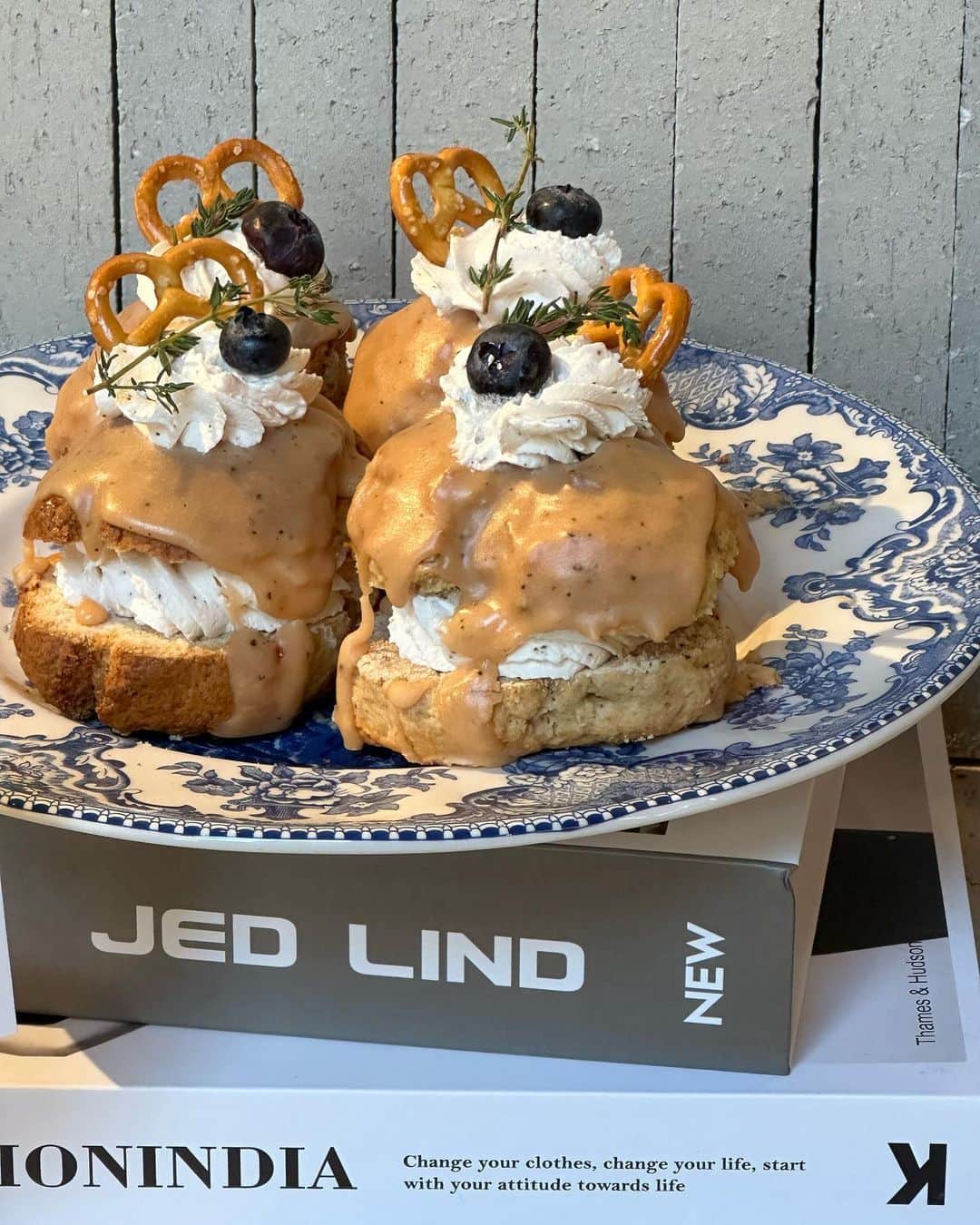 前田こころさんのインスタグラム写真 - (前田こころInstagram)「.  大阪のカフェ可愛いところ沢山！ いつかいっぱい巡りたい〜💭‪🫶🏻  #カフェ巡り #大阪カフェ #cafeseukon #beyooooonds #前田こころ」11月24日 21時17分 - kokoro_maeda.official