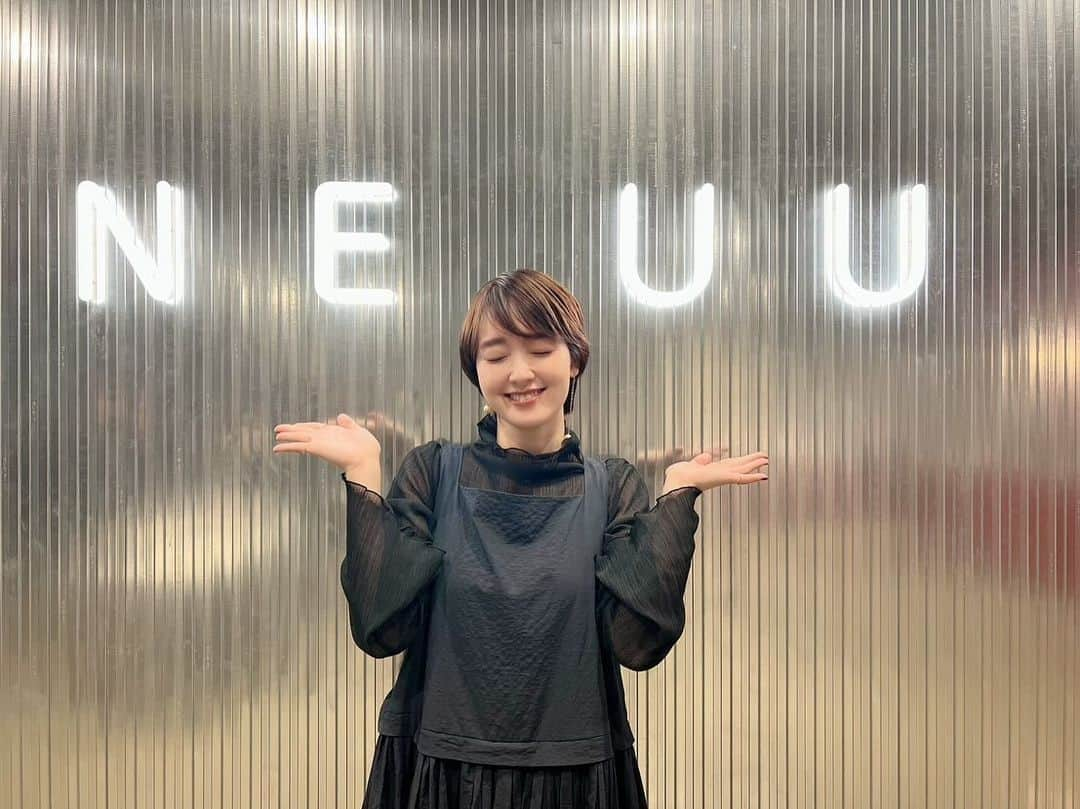 剛力彩芽さんのインスタグラム写真 - (剛力彩芽Instagram)「*** @neuu.jp  にて先日 数年越しの打ち上げをさせていただいた♡  ✨NEUUとは✨ [FILM] [ART]とXRを掛け合わせ、 新たなイノベーションを創出する XRコミュニケーションハブです💎  ARやVRやXRの体験もできるし ワークスペースとしても活躍しながら イベントスペースとしても活用できる❤️ とっても素敵な場所が新宿駅からすぐに✨  むぅ〜っ。🤔 私もイベントやるって言ったら 皆さま来てくれますか？🫣🤍 (そんな予定は全然ないけど笑 たくさんお声をいただけたら 何かできるかもしれないし 何も起こらないかもしれない😳笑  #neuu  #vr  #ar」11月24日 21時28分 - ayame_goriki_official