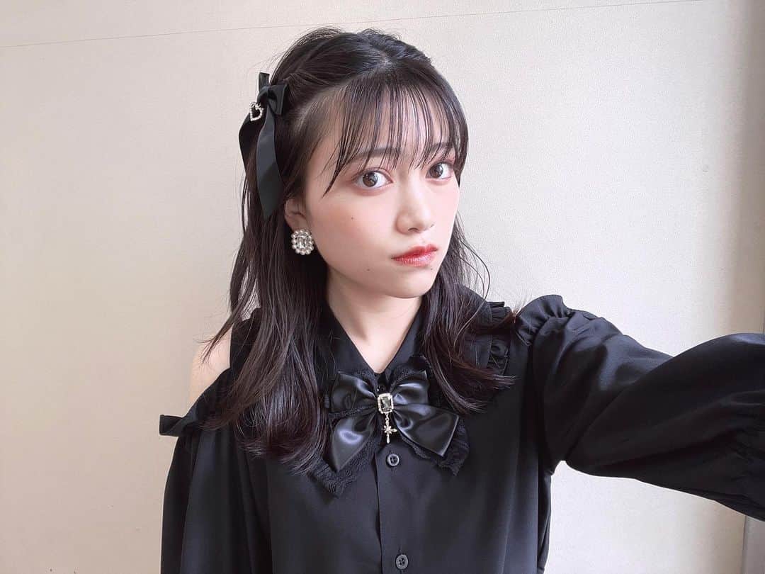 広瀬まのか︎さんのインスタグラム写真 - (広瀬まのか︎Instagram)「🖤 STオフショット 人生最初で最後の地雷ちゃんになりました 🎀  撮影では結構似合ってる！と わりと好評だったので嬉しいです。。  絶対しない系統だけど リボンもキラキラも可愛くて好きです」11月24日 21時23分 - manoka_hirose