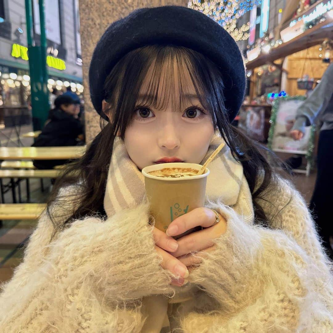 石橋颯のインスタグラム：「☕️🤍💭  ･ ･ ･   #ootd #instagood #instalike #followme #いいね #アイドル #05 #チョコレート #ホットチョコレート  #冬コーデ #冬 #ベレー帽」