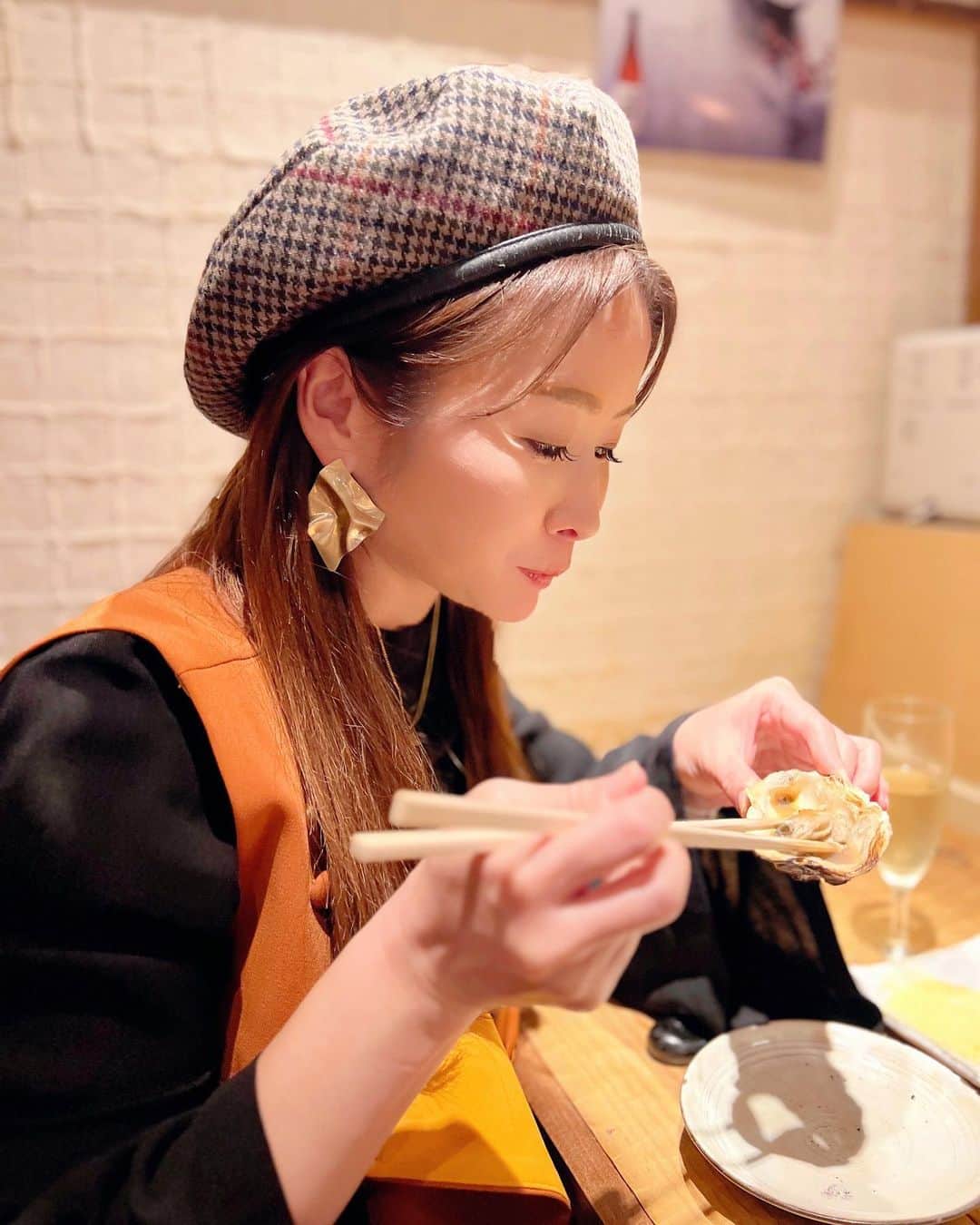 楪望さんのインスタグラム写真 - (楪望Instagram)「* 牡蠣が美味しいシーズン到来ー！！🦪🦪嬉しすぎる🥹✨ 今週末、実家からも牡蠣が届くので今からウキウキしてます〠何作ろっかなーーー🤤 #毎日食べたいくらい #牡蠣 #広島 #oysters #🦪」11月24日 21時24分 - nozomi_yuzuriha_official