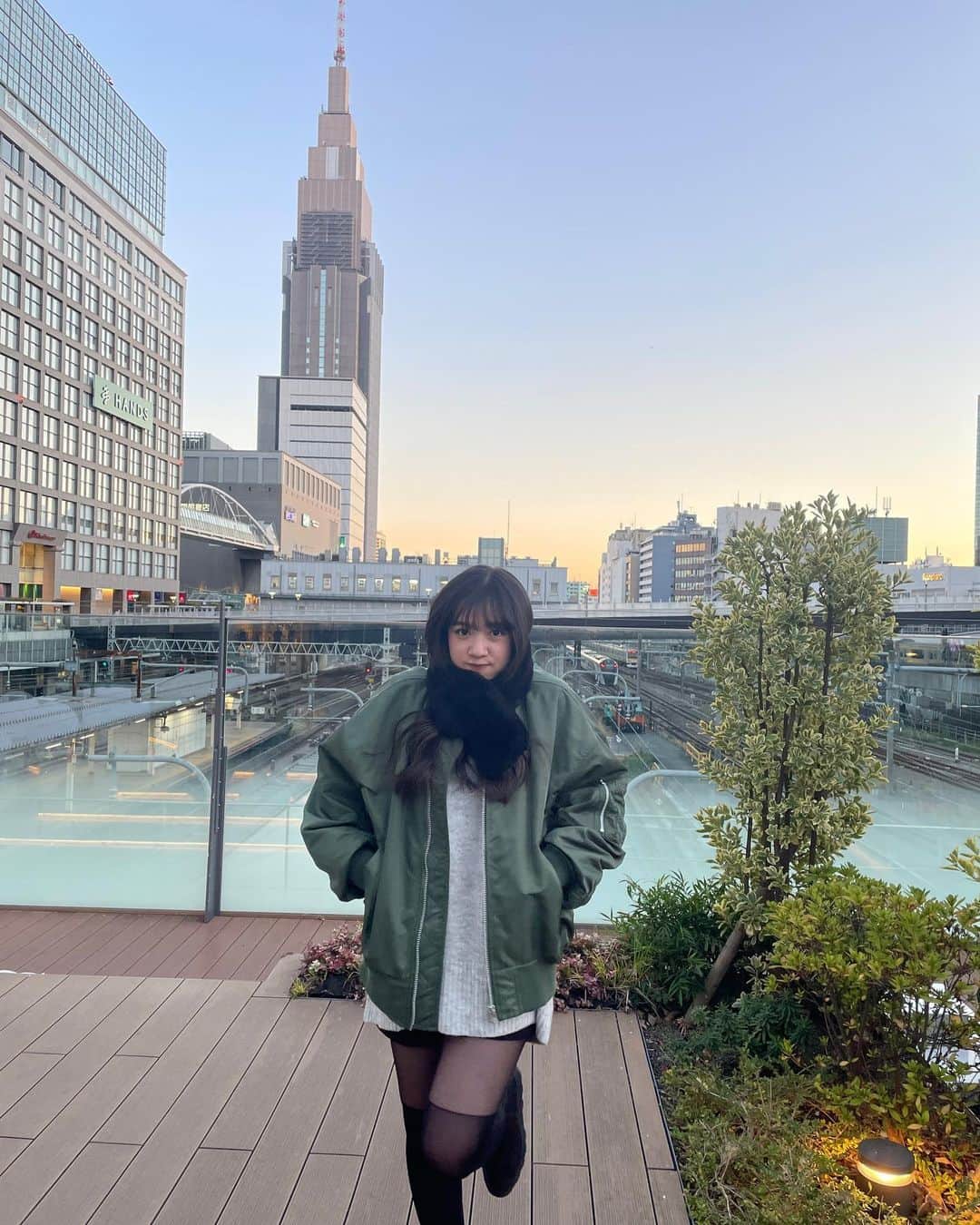 中嶋桃花さんのインスタグラム写真 - (中嶋桃花Instagram)「空がとっても綺麗でしょ？✨🥺 いっぱい撮ってもらったからいっぱい載せる♡」11月24日 21時25分 - momoka_nakajima