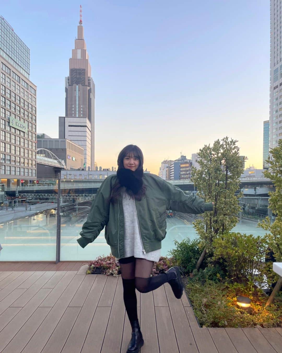 中嶋桃花のインスタグラム：「空がとっても綺麗でしょ？✨🥺 いっぱい撮ってもらったからいっぱい載せる♡」