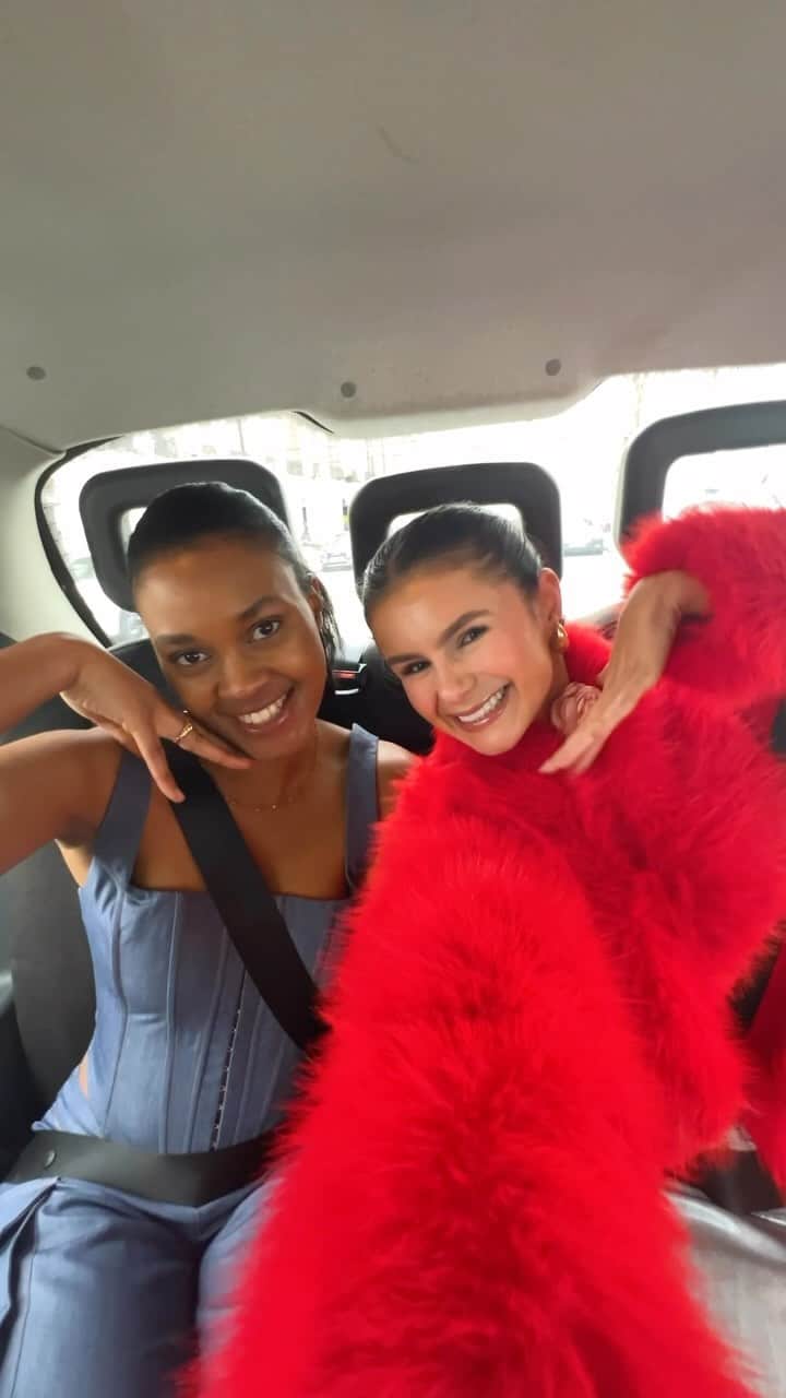 のインスタグラム：「Late for the pop up? TIME for the back-of-taxi-beat 💋」