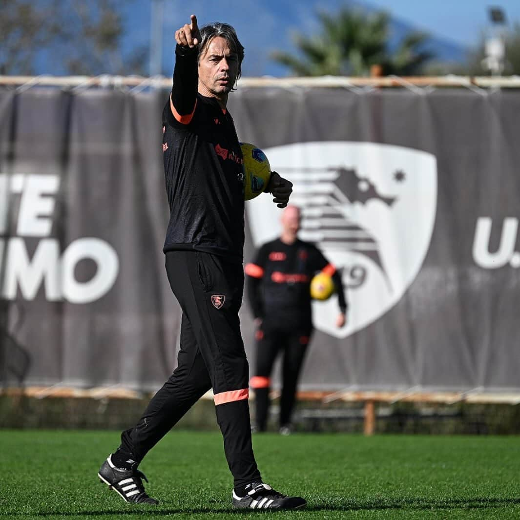 フィリッポ・インザーギのインスタグラム：「Tutti INSIEME verso il nostro obiettivo 💪🏻  #credercisempre #forzagranata #salernitana」