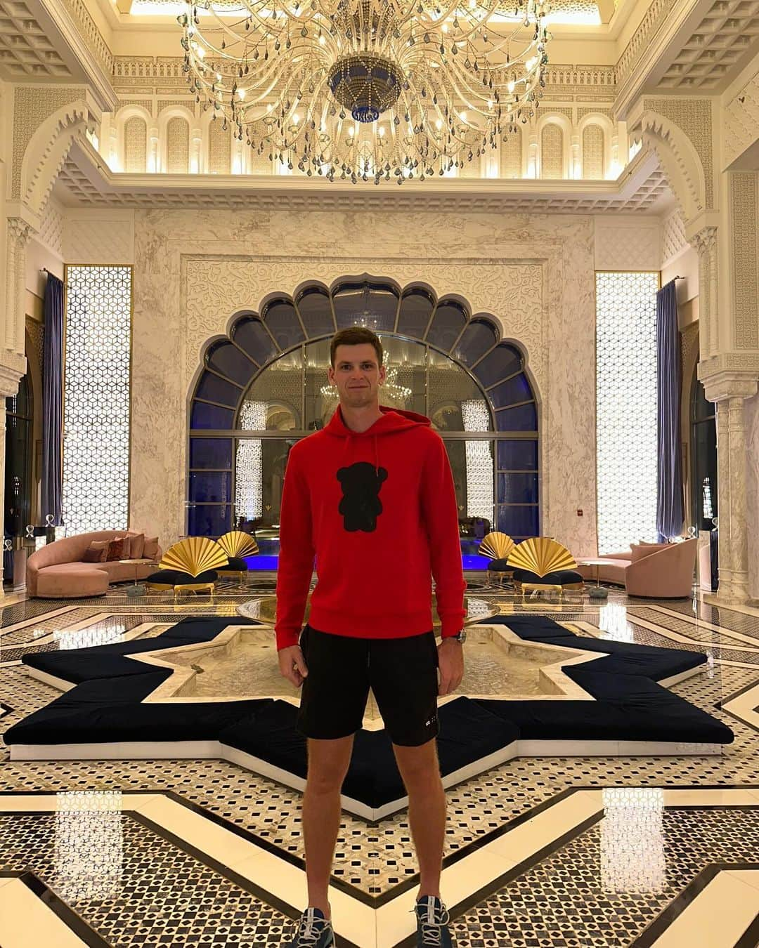 フベルト・フルカチュのインスタグラム：「Thank you for amazing hospitality🙏 @rixospremiumsaadiyat」