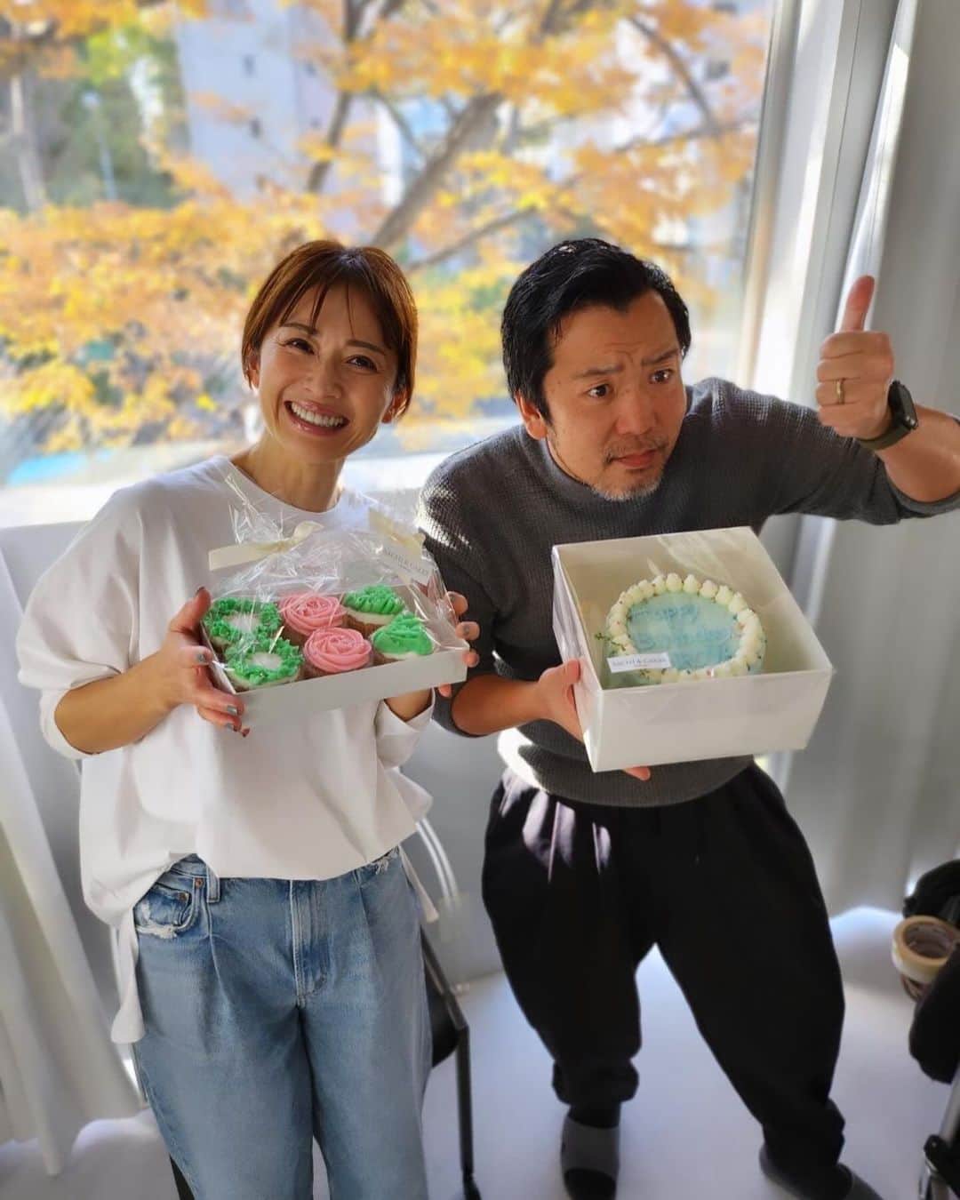 畑野ひろ子さんのインスタグラム写真 - (畑野ひろ子Instagram)「今日も　@story_love40 撮影📷 今日は、カメラマン西やん　@mtc_boss の誕生日🎂 サプライズでお祝い🥂私まで便乗してまたお祝いしていただきました😆🙏 今日もありがとうございました！  頂いたケーキがとってもとっても可愛い🧁  #thankyou」11月24日 21時31分 - hiroko_hatano_