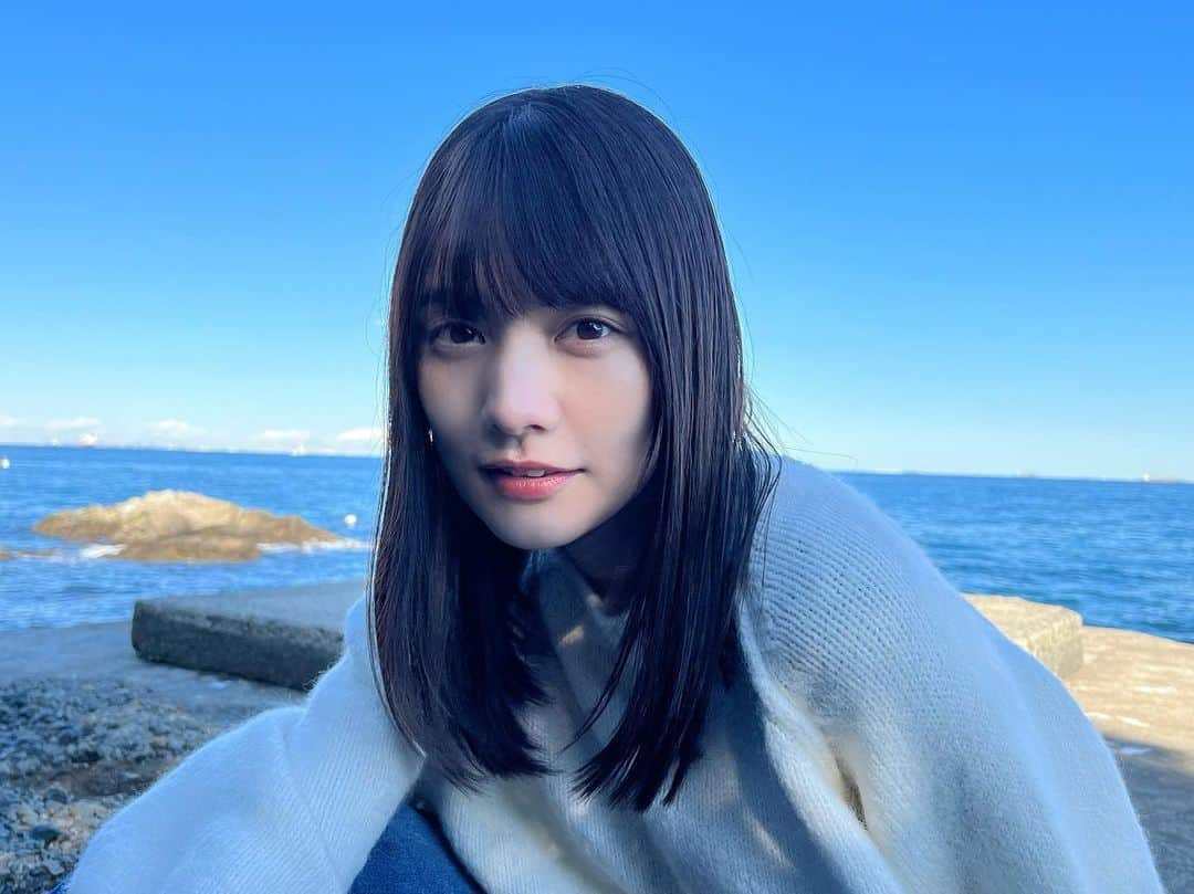 松永有紗のインスタグラム：「気が付いたり気が付かせてもらったり、教えていただいたり、知ろうとしてみたり。自分の初めましての部分とも出逢えたり果てしないなぁ〜て楽しいです。そんな最近🦈🦈🦈  皆様はどんな1週間でしたか🦈❓  #海 #photography #nature」