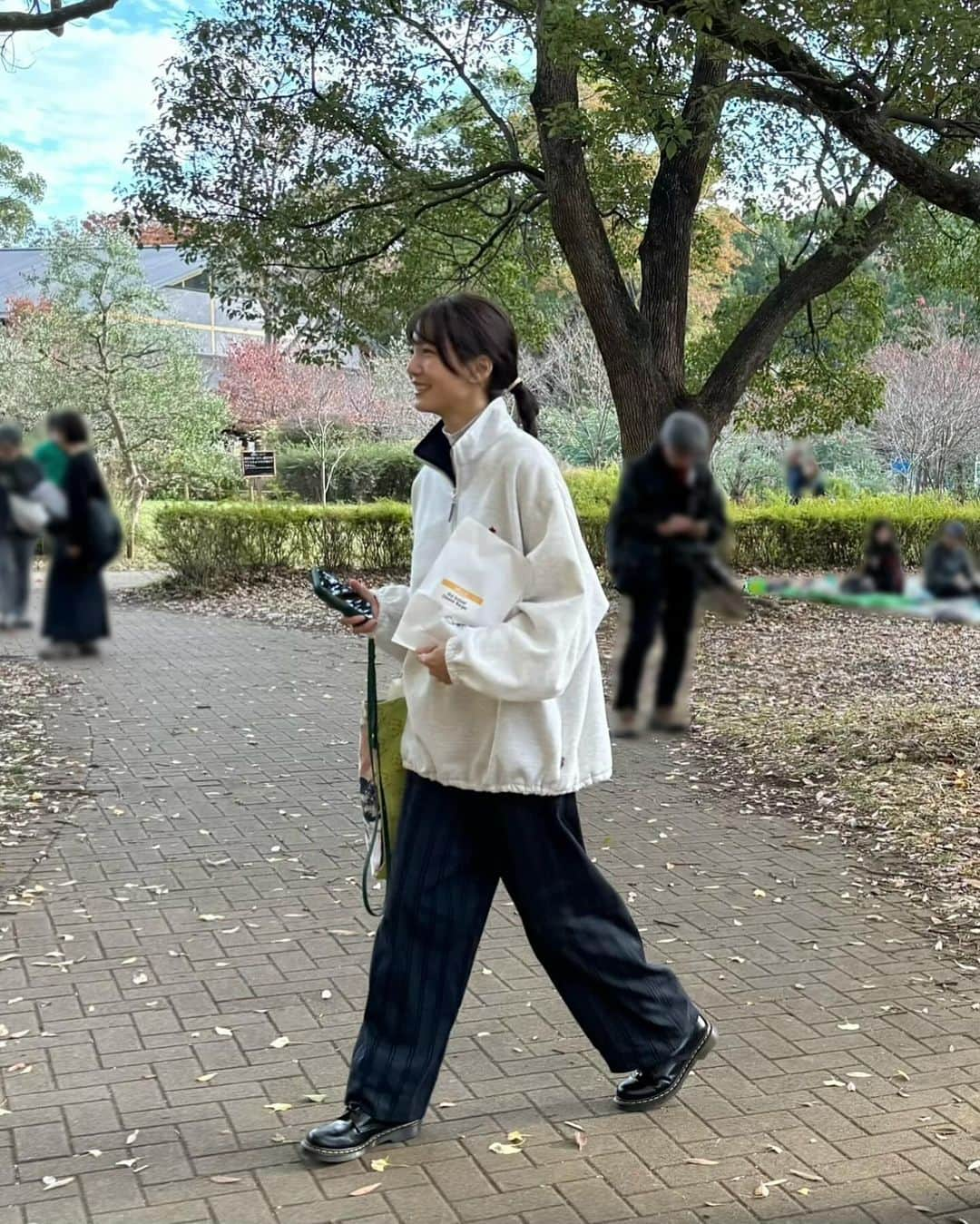 中川可菜さんのインスタグラム写真 - (中川可菜Instagram)「秋のピクニック日和🍂🍔  #可菜clothes」11月24日 21時32分 - nakagawa_kana