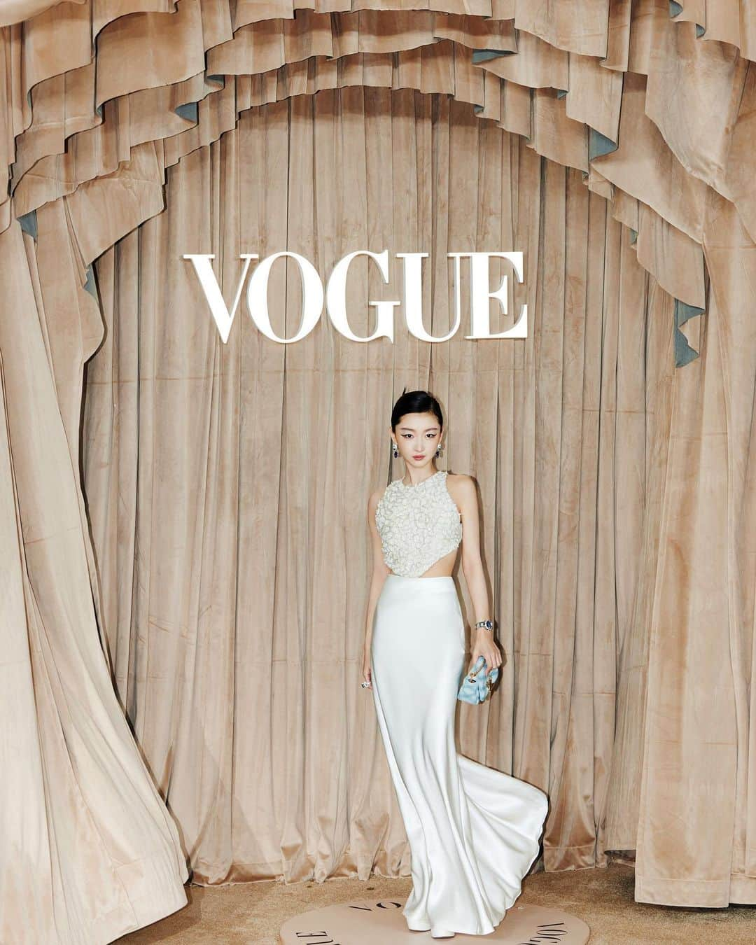 DAZZLE FASHIONのインスタグラム：「DAZZLE FASHION d'zzit Brand ambassador @zhoudongyu attended @voguechina VOGUE Forces of Fashion in @diamonddazzleofficial handcrafted customized gown.  #vogueforceoffashion」