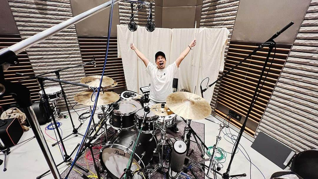 藤原佑介のインスタグラム：「レコーディング無事終了！ めちゃ撮りました！ 楽しかったー！ #pearl #sabian #vicfirth」