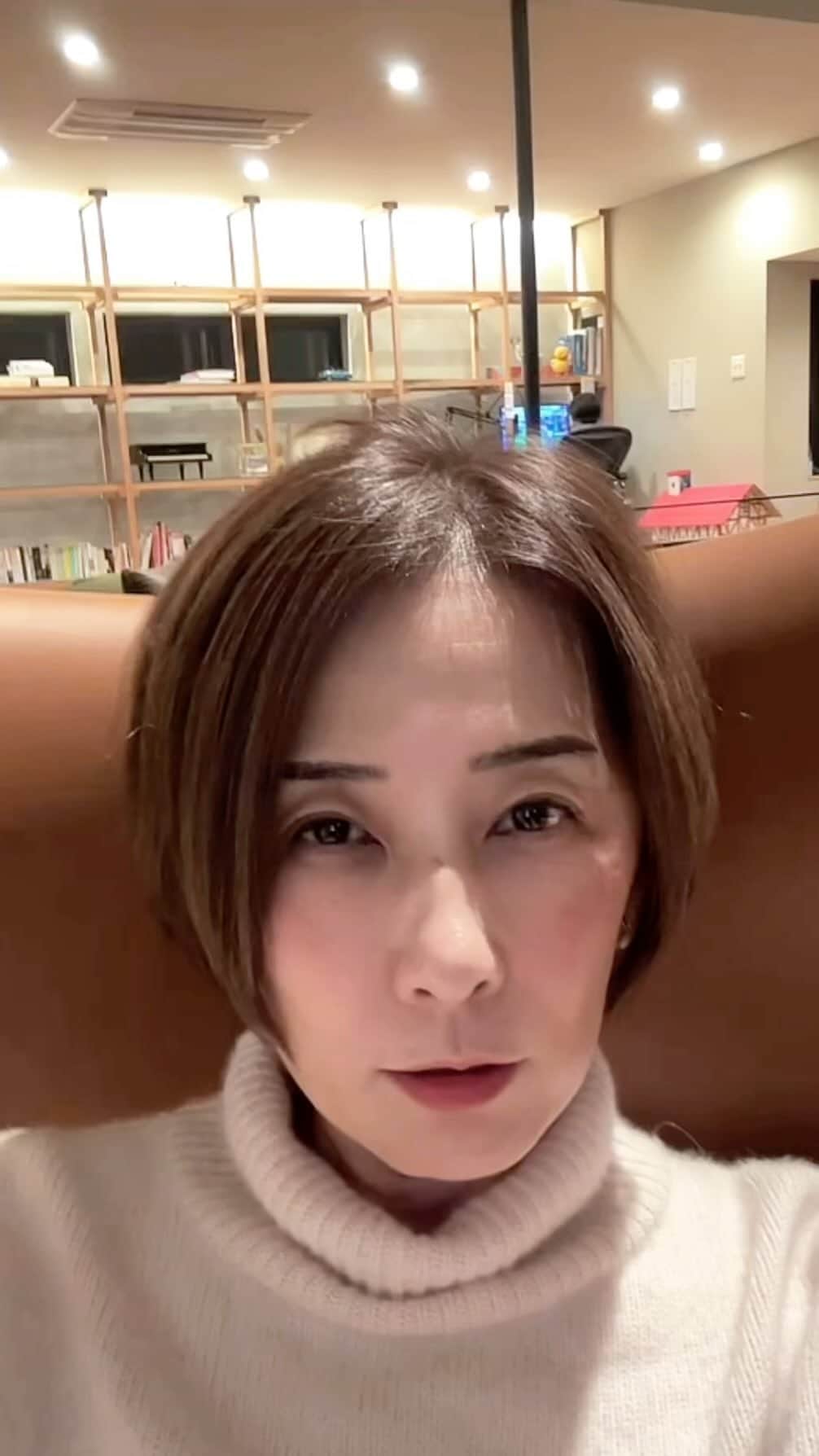 ひうらさとるのインスタグラム：「久しぶりにcaptionsだよ #captions  #AI英会話」