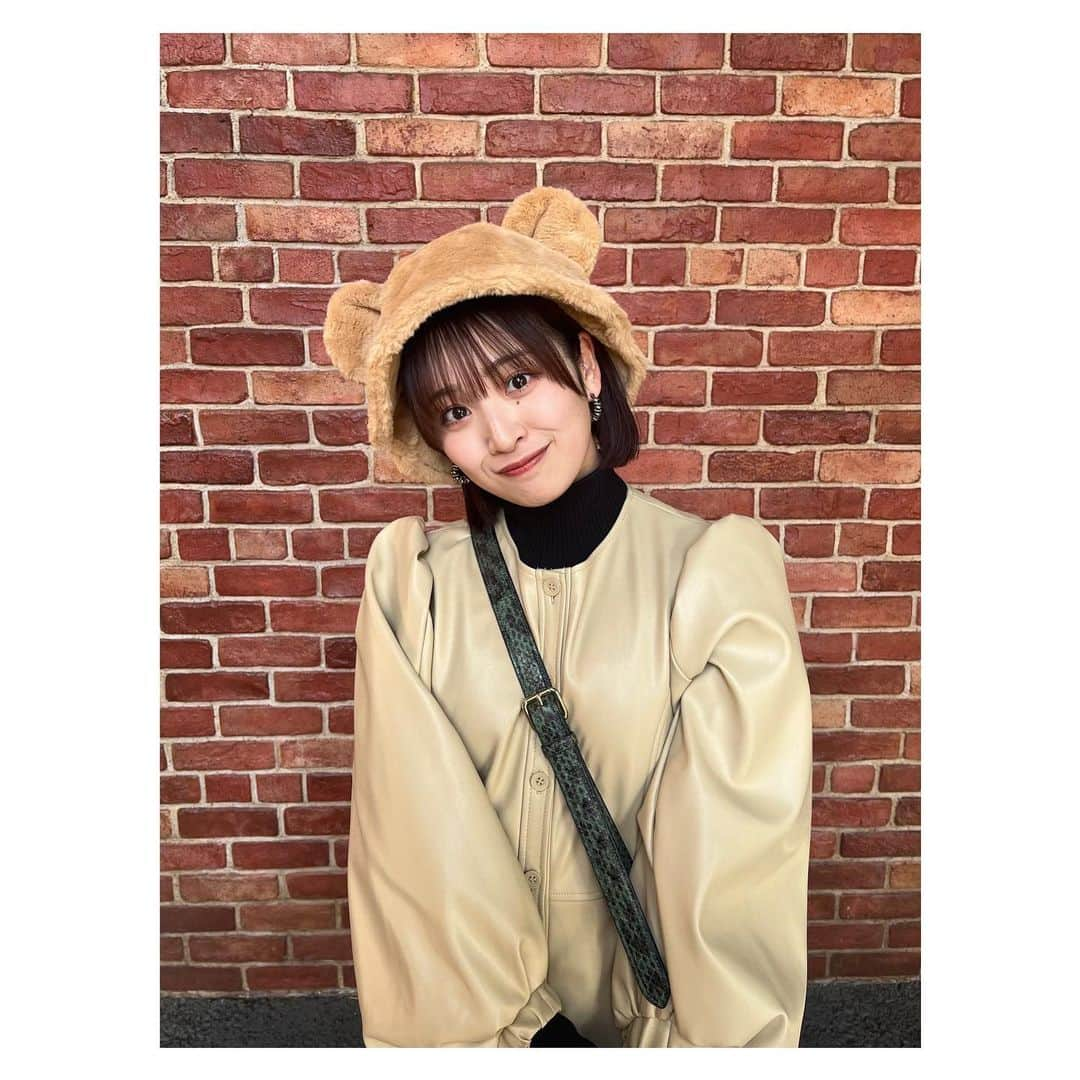 佐竹桃華のインスタグラム：「・ Disney Sea🐭🌍 何回行っても毎回楽しすぎて すぐ行きたくなる。笑 今回は冬だし寒さ対策をかねて 帽子にしてみたよ🐻 そしたら色合い的に全身で見ると 探検家みたいになっちゃったよ！！笑 ディズニー探検楽しかった🕵️🔍 ・ ・ ・ #ディズニーシー#disneysea #ディズニーランド#disneyland #ディズニークリスマス#disney #ダッフィー#の帽子にしたよ #ディズニーコーデ#探検家 #ディズニー日和でした」