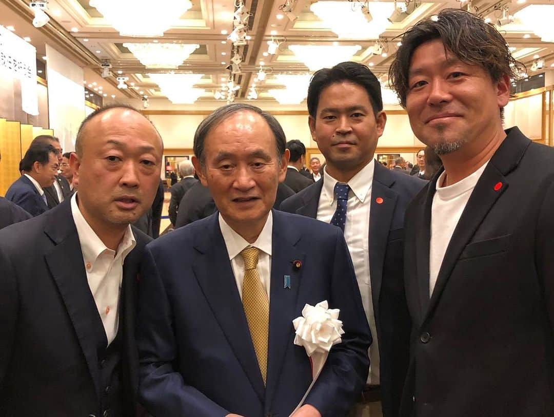 黒羽根利規のインスタグラム：「菅元総理のチーム、すがクラブの現監督の菅野（かんの）さんとすがクラブOB会会長、水崎さんと素敵な会に呼んでいただきました。 神奈川県議会議長就任の加藤先生もすがクラブ前監督。 素敵なご縁をありがとうございます😊  #すがクラブ #前監督 #加藤元弥県議会議長 #現監督 #菅野年一　さん #チームすが代表 #三原じゅん子先生 #すがクラブOB会会長 #水崎茂雄　さん #バネフレームは次回にします #すがクラブ1年生 #黒羽根利規」