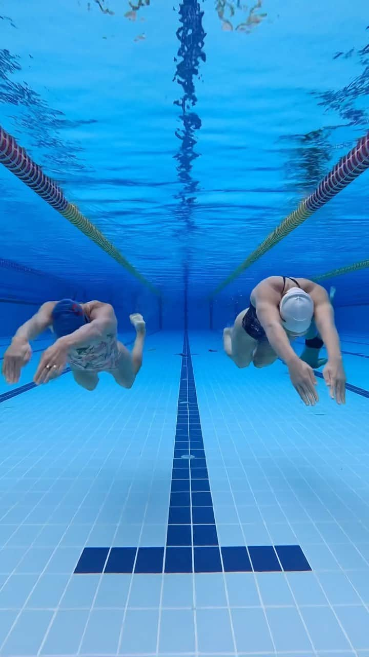 ズザンナ・ヤカボスのインスタグラム：「Not bad for first try 🤣 . . . #swimmers #swimvideos #underwaterdolphinkick #athlete #swimpractice #funnyswimming #makeba」