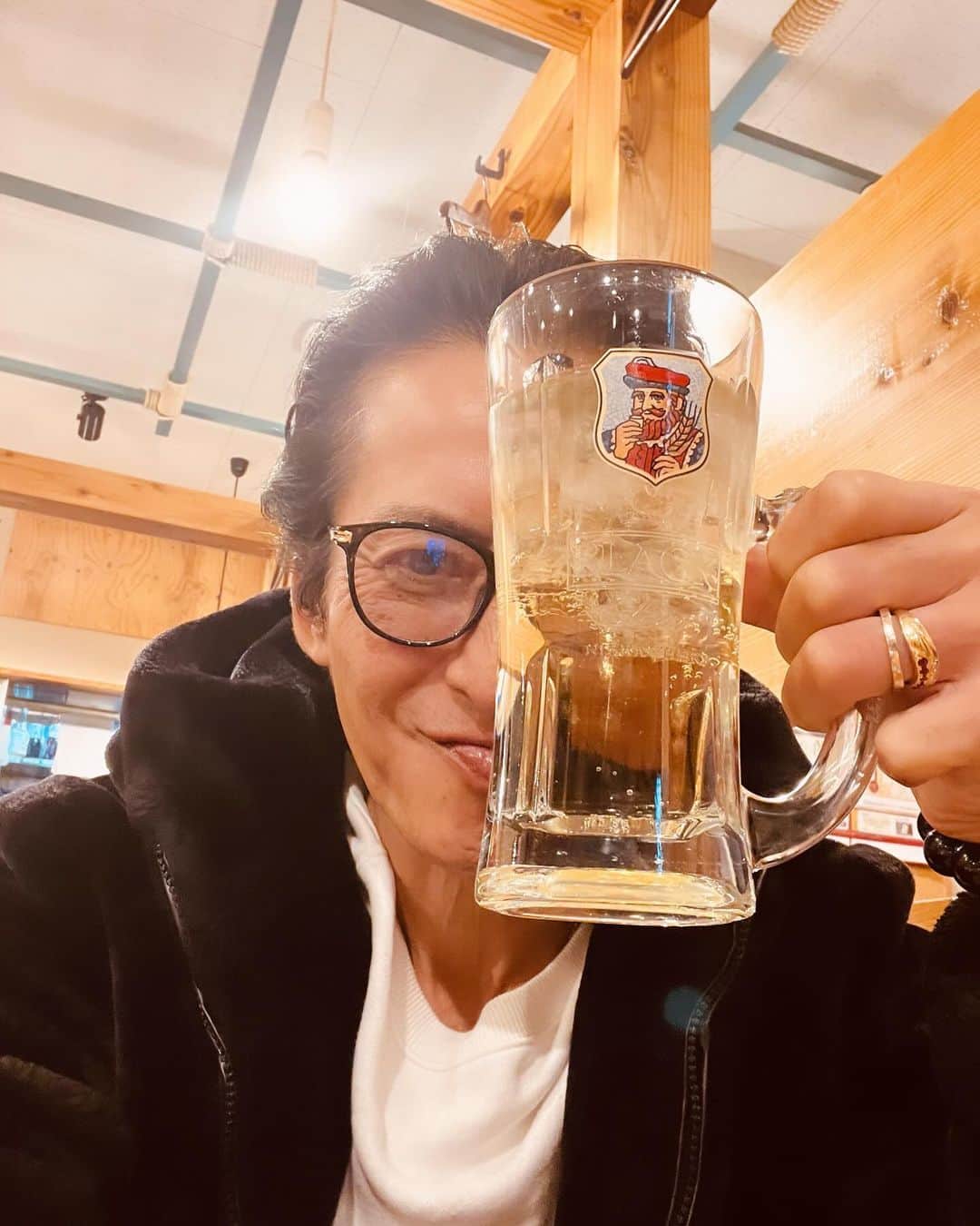 のインスタグラム：「こんばんは💫 やっとはじめの一杯目🍻 お疲れっした🫡✨」