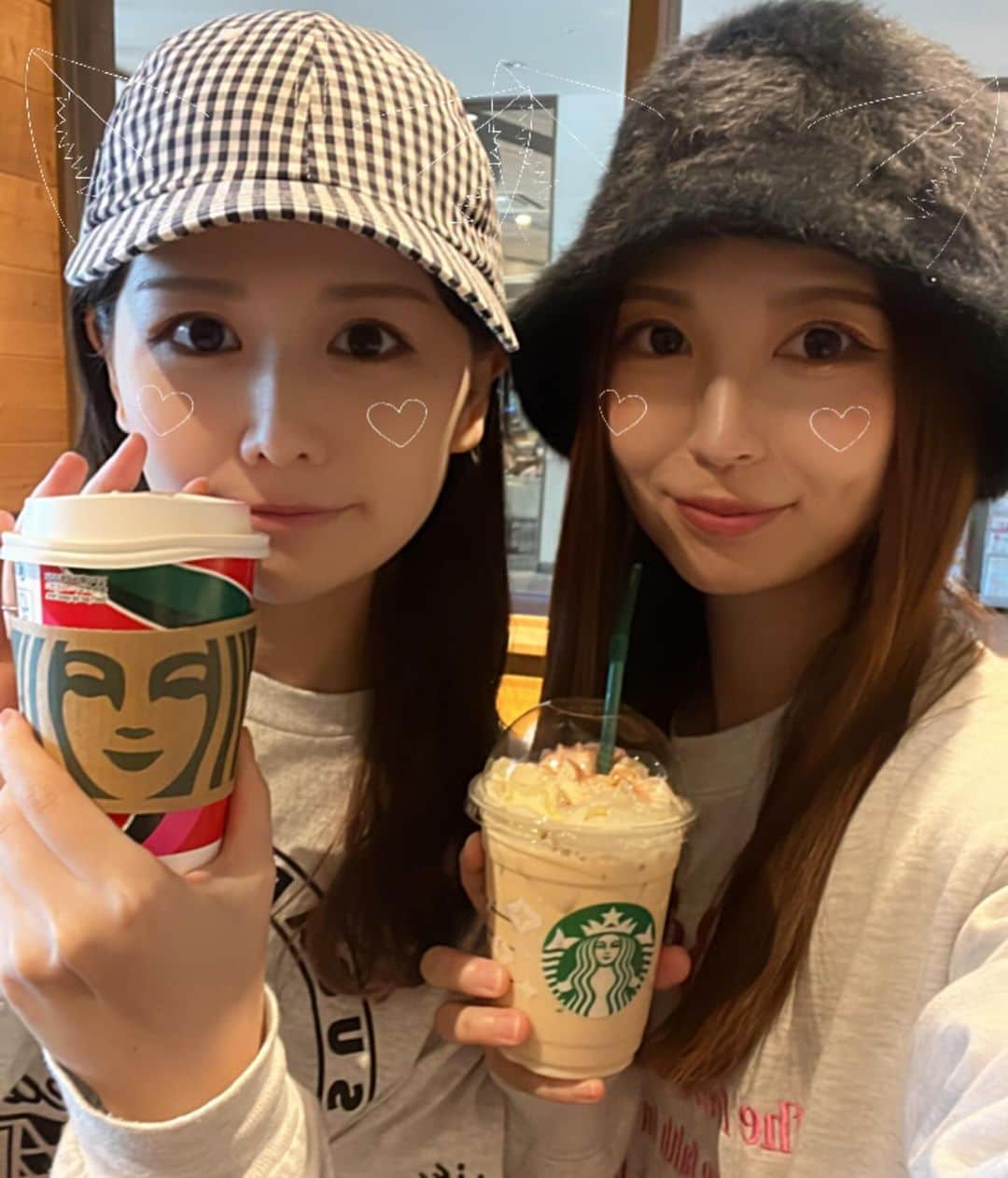 菊地あやかさんのインスタグラム写真 - (菊地あやかInstagram)「. りつくん初めまして👶🏻🪽🩵 (しれっと4人目かのように載せちゃう←) ほんと可愛すぎて言葉失うって こういうことなのかと思いました。 沢山抱っこして沢山笑ってくれた〜！！！🥹 赤ちゃんの匂いが懐かしすぎて沢山嗅いじゃう。 すみれも出産お疲れさま🫶🤍ˊ˗ 久しぶりの会話が面白すぎて楽しかった(笑) スタバの新作も飲めて大満足の2人でした🥰 #男の子ママ#女の子ママ#年子ママ#ママ友」11月24日 21時51分 - ayaka_official06