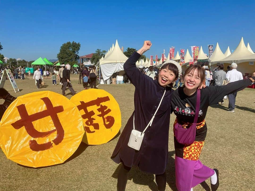 鳥越佳那のインスタグラム：「久保さんが鹿屋にっっっ🥹❤️‼︎‼︎ 会えた瞬間、大泣き...😭 大スターはサプライズまでビッグでした🥹🫶  本当に本当にありがとうございました😭😆♡  (プライベート投稿) #静岡の母 #久保ひとみ さん #まるごとツイート #おいもフェスかのや #鹿屋市農業まつり」