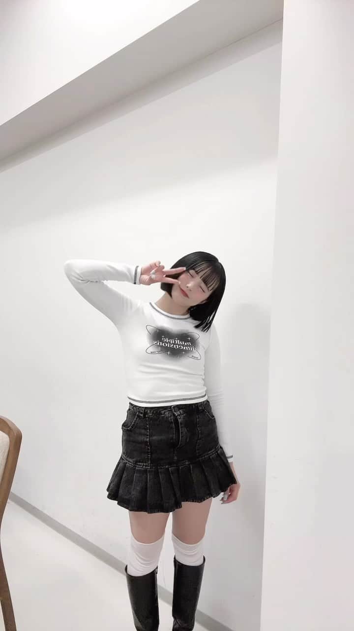 福山梨乃のインスタグラム：「冬服かさばりすぎてクローゼットには入りませんけども、、？」