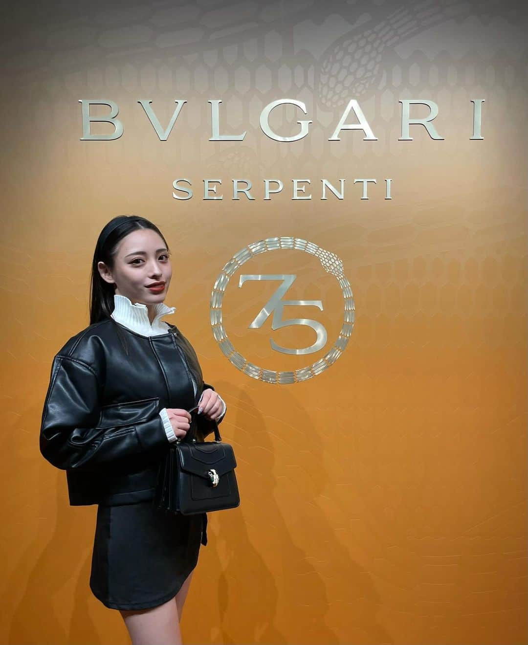 飯田りほさんのインスタグラム写真 - (飯田りほInstagram)「BVLGARI75周年イベント✨ 着てる服はSHEIN（クーポン発行してます！）  トップス 商品ID23628243 アウター 商品ID23083309 スカート 商品ID3466945  冬はかわいい服がいっぱいだからみんなもSHEIN見てみてね！ クーポンもあるのでぜひ使ってみてください♡  フォロワー様専用クーポン♡♡▶︎｢FRIFUL49｣ ※0-5999円で15%オフ, 6000円以上のご購入で20％オフ ※有効期限：2023/12/31"  #SHEIN #bvlgari  #sheinblackfriday  #blackfriday  #friful  #sheinfriful #SHEINコーデ  #FRIFULコーデ  #BeSHEINモデル  #PR #秋コーデ」11月24日 21時56分 - rrri_ho