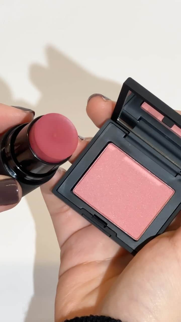 NARSのインスタグラム：「Make it mini. Holiday-exclusive Mini Dolce Vita Blush Duo treats cheeks to The Multiple and Blush in iconic dusty rose.」