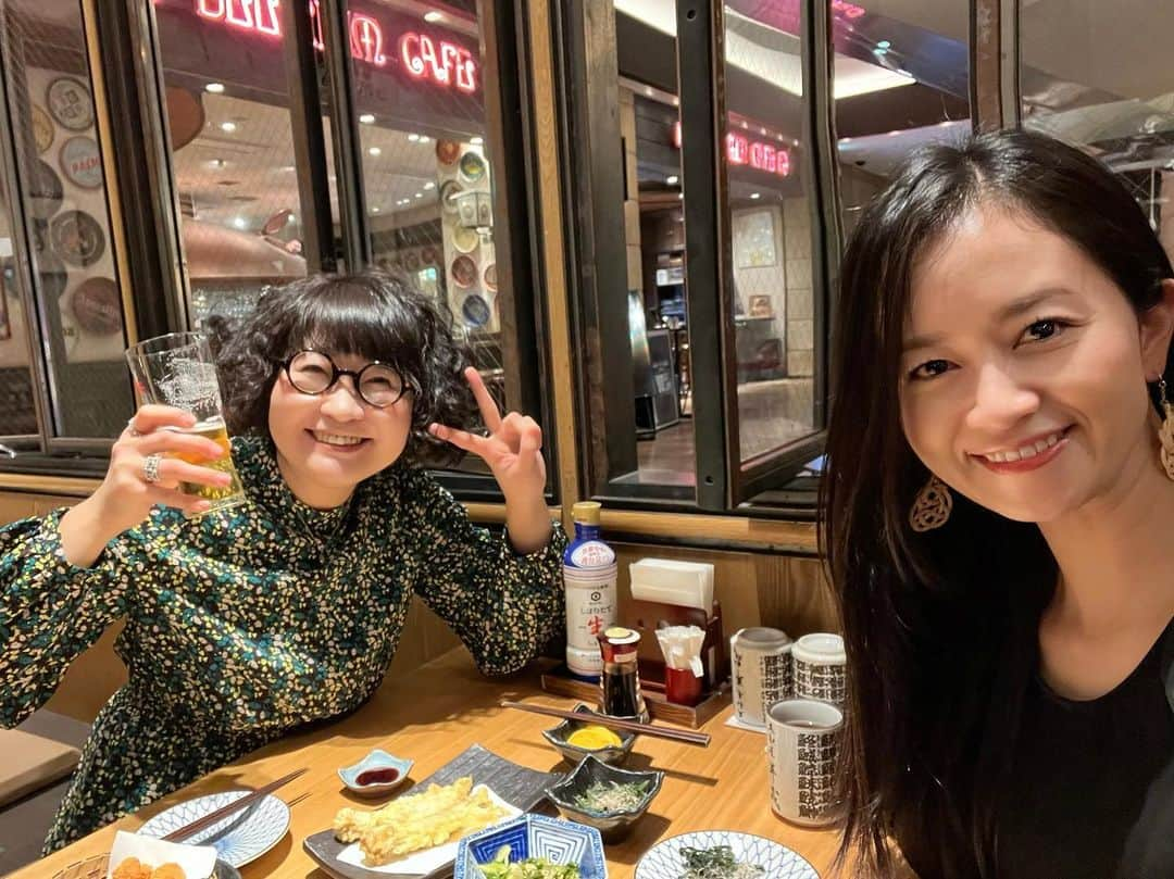 岡田ひとみ（ねんドル）さんのインスタグラム写真 - (岡田ひとみ（ねんドル）Instagram)「愛しの女優、野口かおる！大好きな感性と優しさに包まれました。  そしてポッポはやはり、ししゃも好き🐟  #野口かおる #friends #おとうさんといっしょ #ポッポ」11月24日 21時59分 - hitomi_nendol