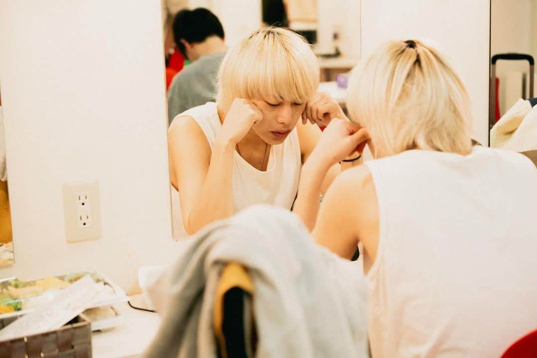 のインスタグラム：「オフショット📸 "老いてもヤングスキニーツアーvol.2" vol.2あったんだ編 2023.11.12 at 熊本・B.9 V1  photo by @rockn__photo」