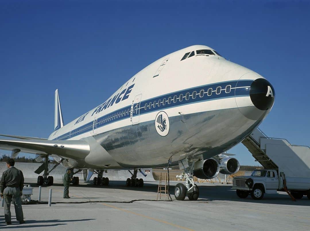 エールフランスのインスタグラム：「Queen of the skies ✈️✨  #airfrance #aflegend #avgeek #queenoftheskies #747」