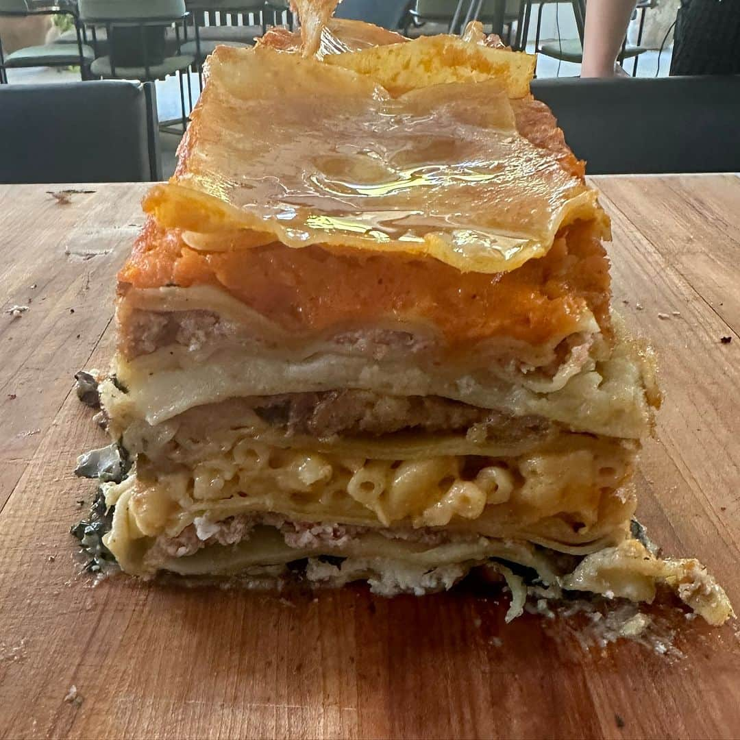 デイビット・チャンのインスタグラム：「Thanksgiving leftover lasagna…just like nonna used to make.」