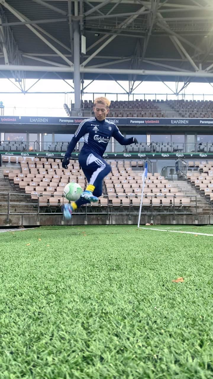 田中亜土夢のインスタグラム：「Trick of the day!!!! #football#footballtricks#footballtechnique#footballskills#freestylefootball」