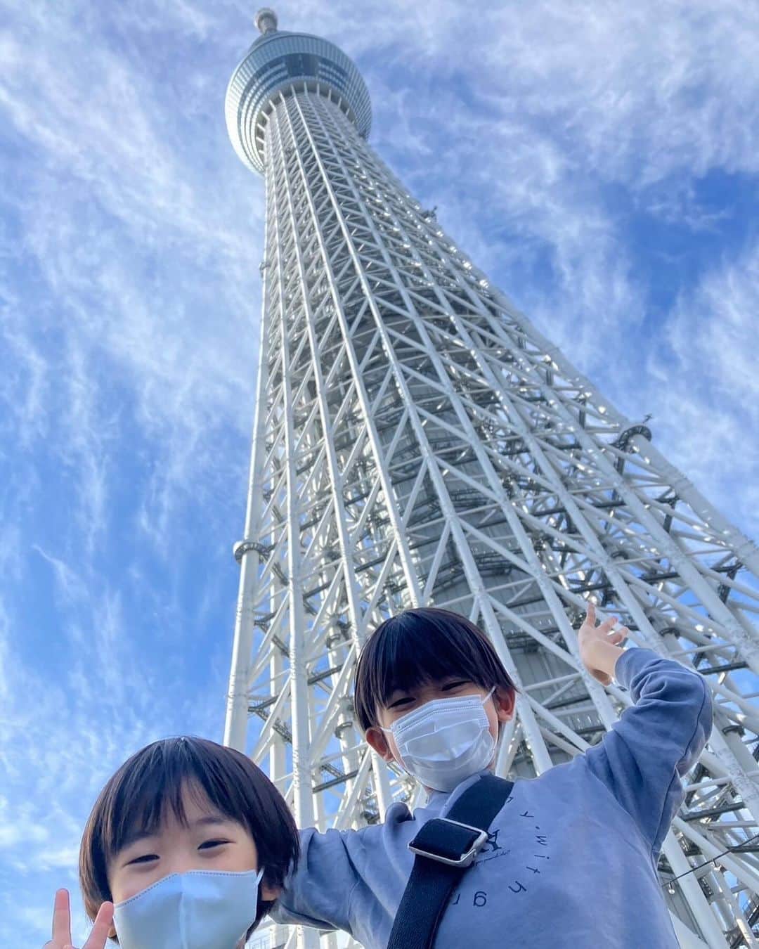 佐藤遙灯さんのインスタグラム写真 - (佐藤遙灯Instagram)「・ 家族でスカイツリーに行ってきたよ💚 ・ 天気が良くてすごくキレイだった✨✨ ・ #東京スカイツリー #はるたす #佐藤家の休日 #佐藤遙灯  #スペースクラフト #スペースクラフトジュニア」11月24日 22時05分 - sato_haruto__official