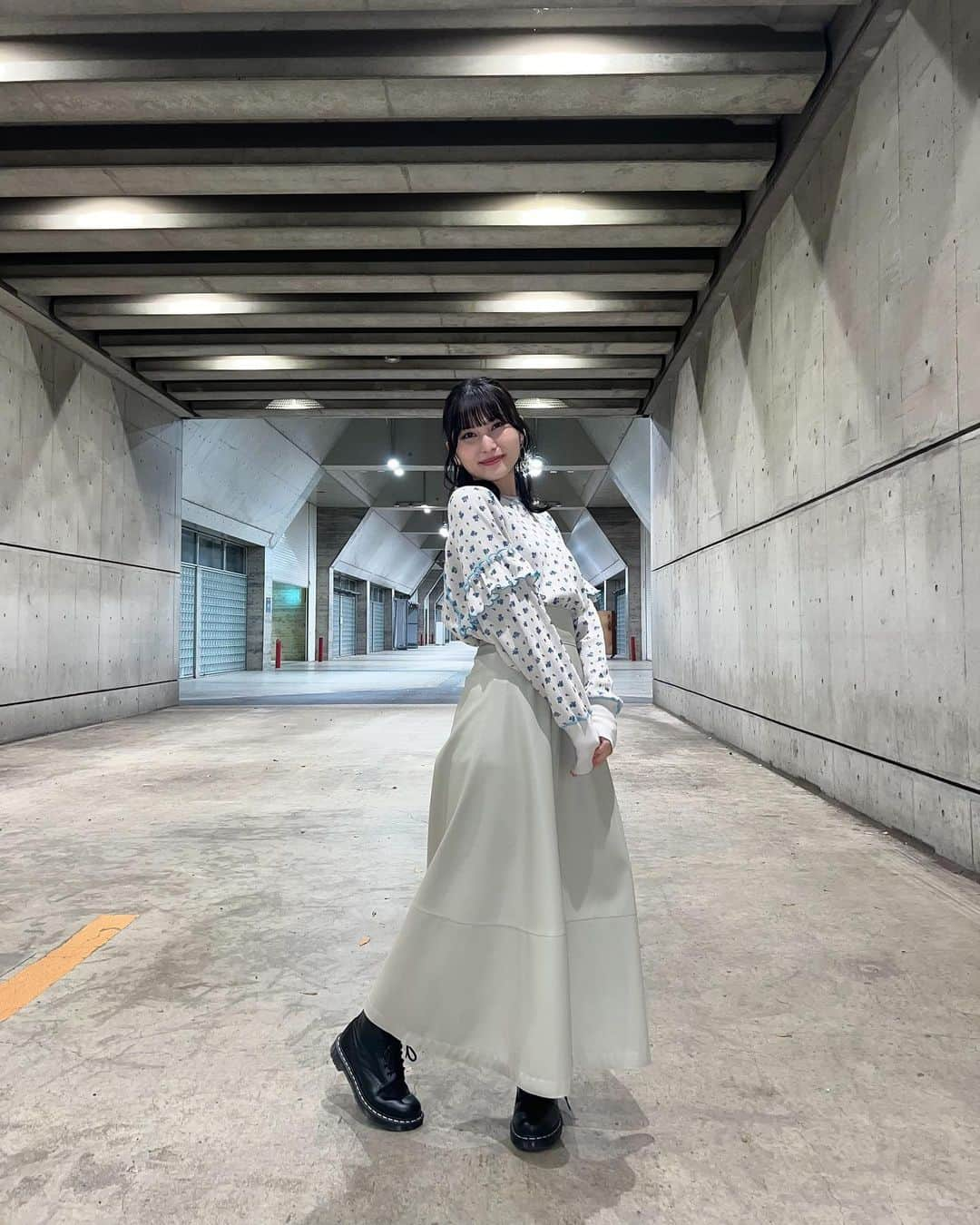 福岡聖菜さんのインスタグラム写真 - (福岡聖菜Instagram)「ガーリーな日🫶🏻🍬  tops:#rosebud #magbyc  skirt:#stylemixer  earring:#cheeeky   #せいちゃんの私服日記 #秋コーデ #ホワイトコーデ  #握手会 #akb48」11月24日 22時16分 - seina___ff